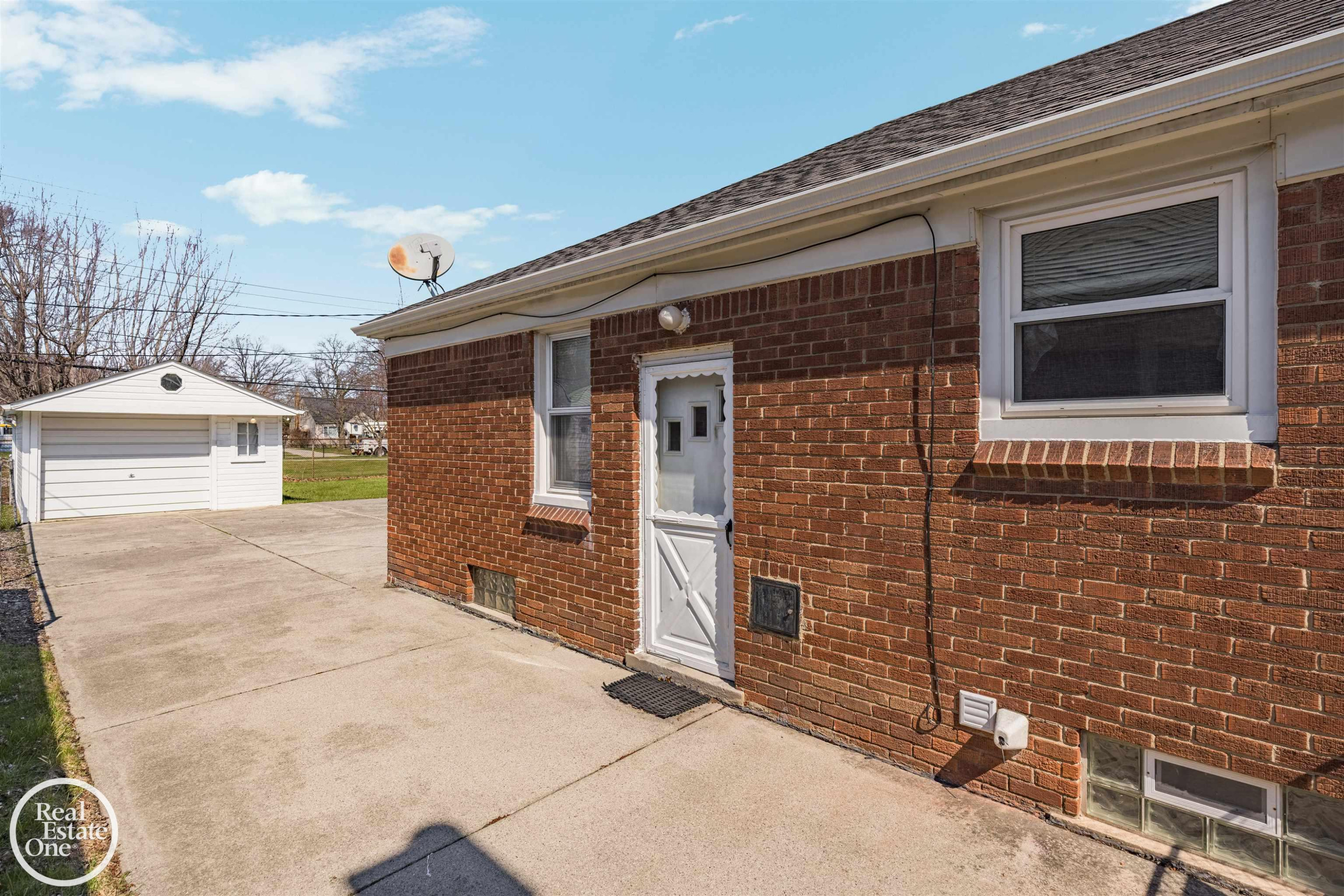 1988 Hollywood Avenue, Grosse Pointe Woods, MI 48236 — Photo 32