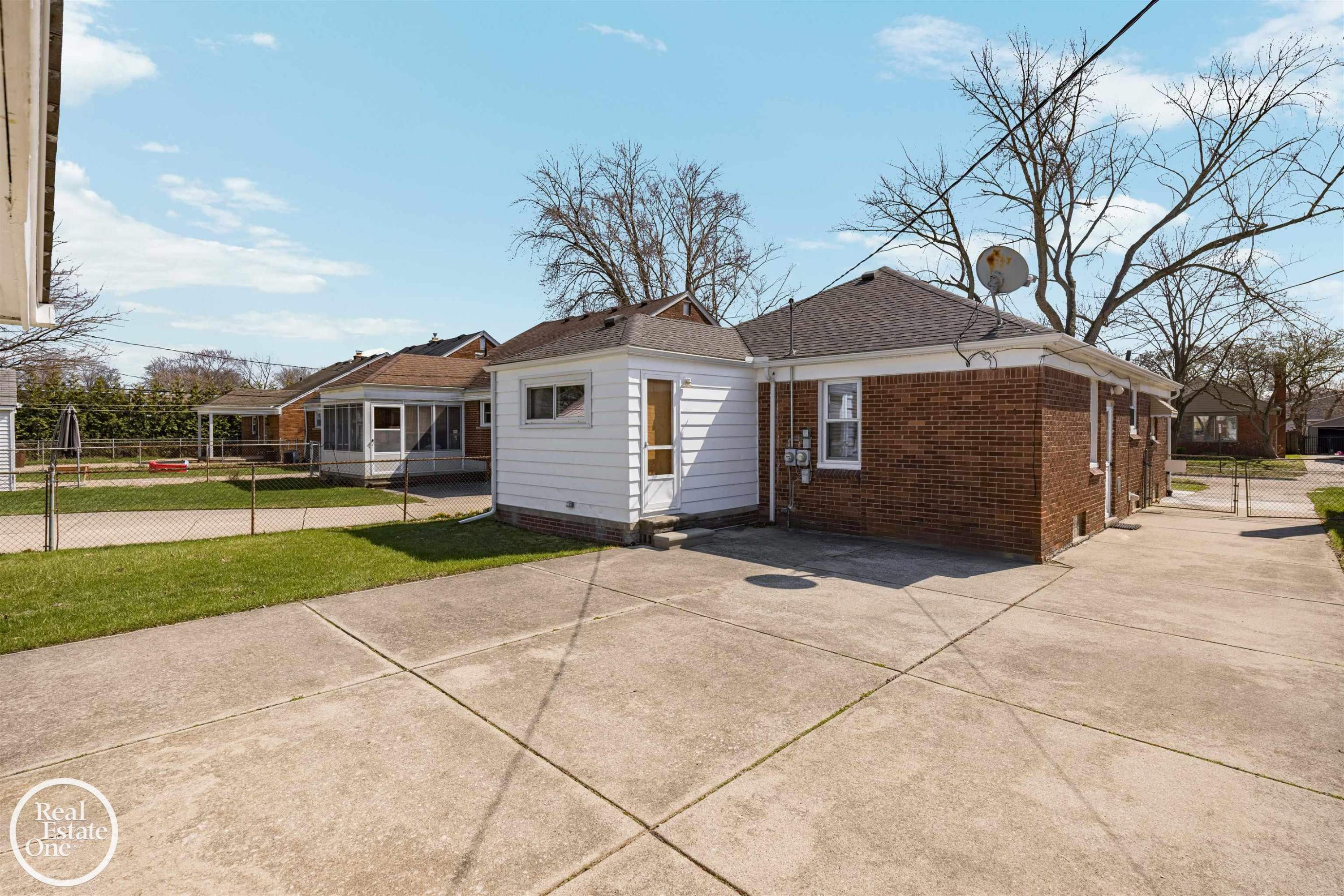 1988 Hollywood Avenue, Grosse Pointe Woods, MI 48236 — Photo 34