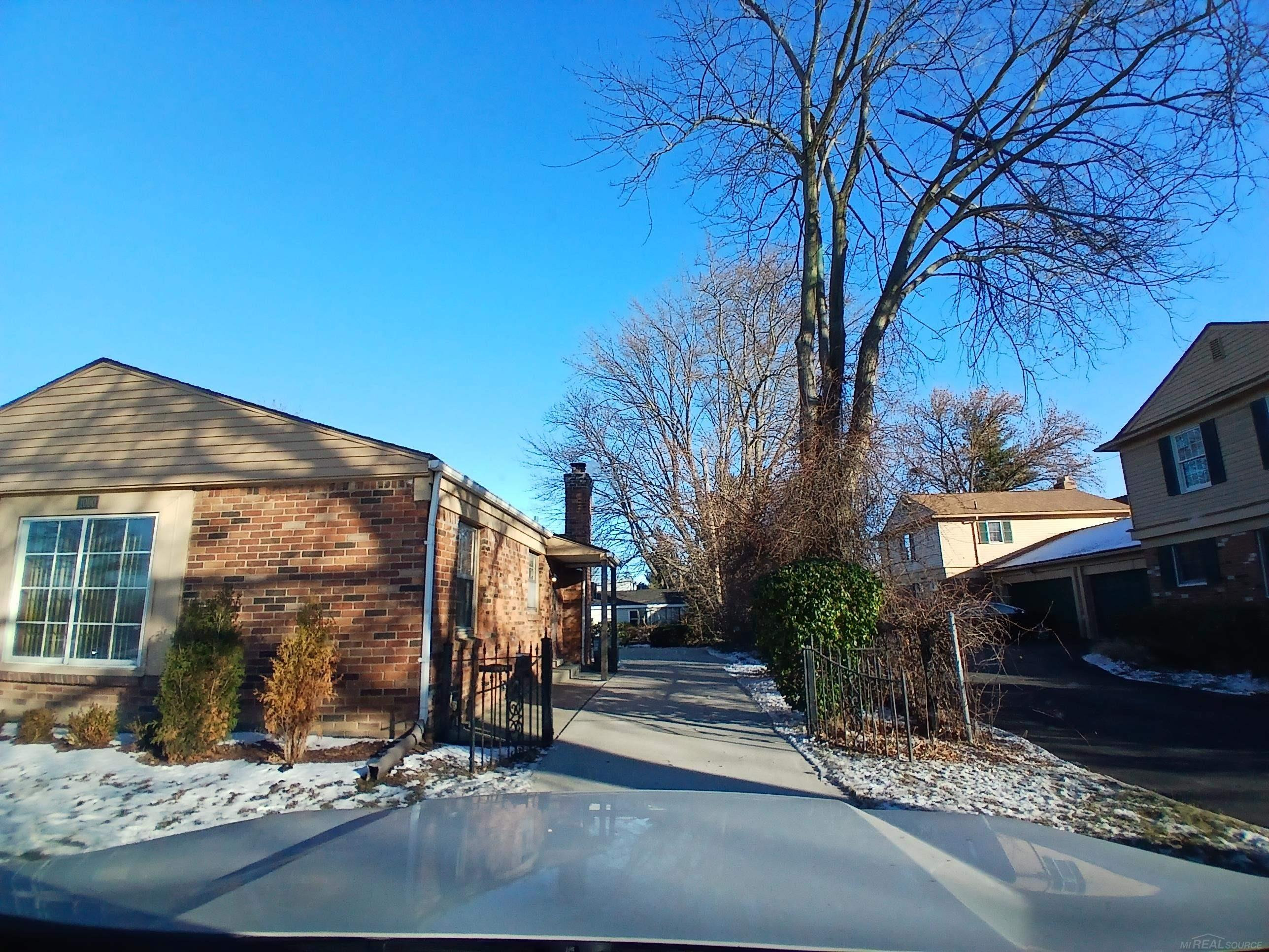 1000 Vernier Road, Grosse Pointe Woods, MI 48236 — Photo 2