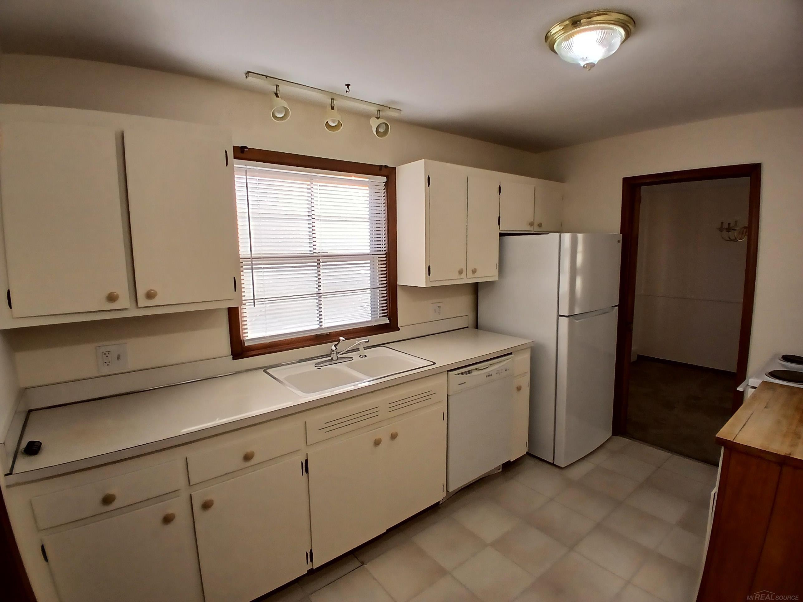 1000 Vernier Road, Grosse Pointe Woods, MI 48236 — Photo 9