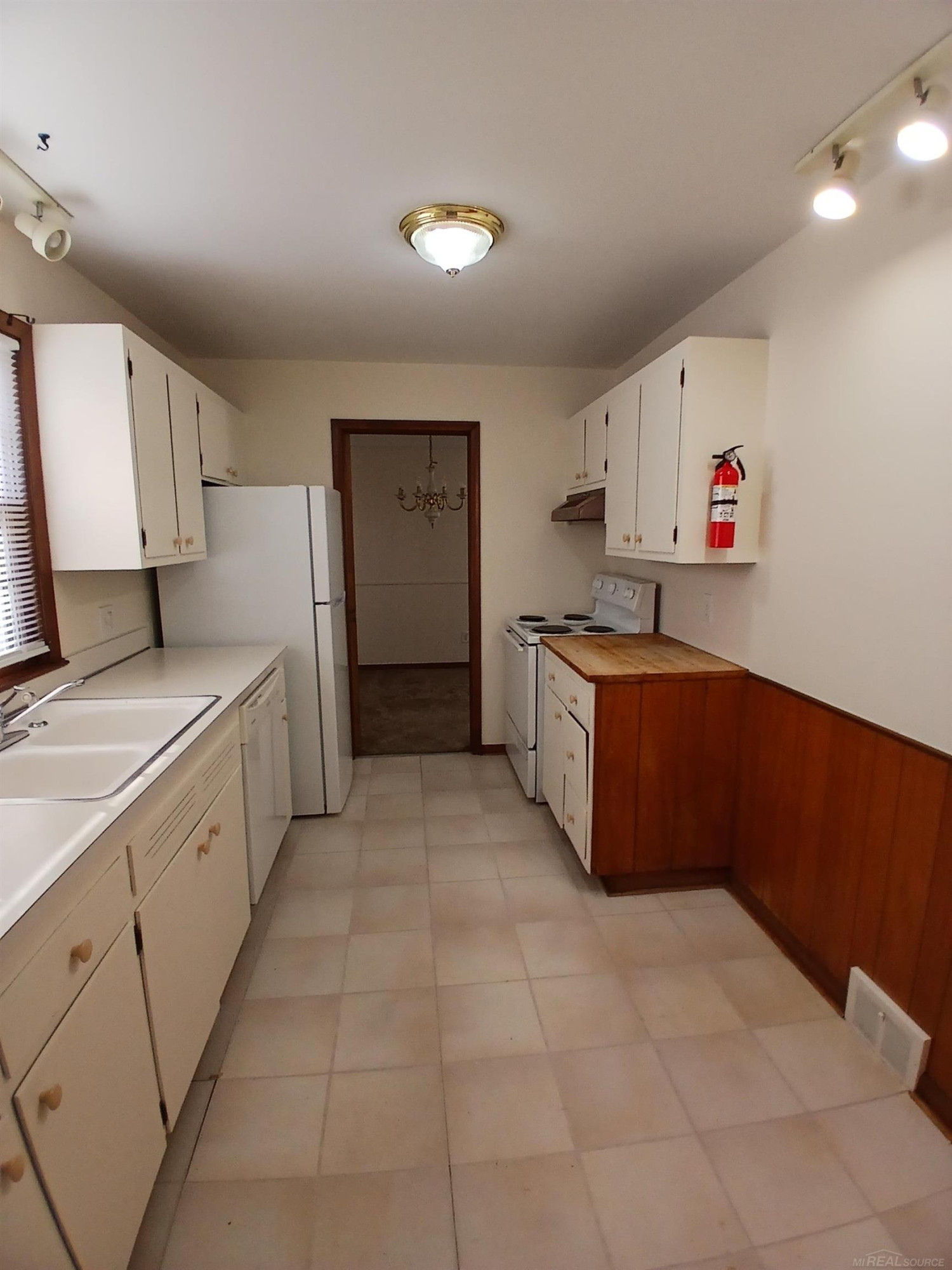 1000 Vernier Road, Grosse Pointe Woods, MI 48236 — Photo 11