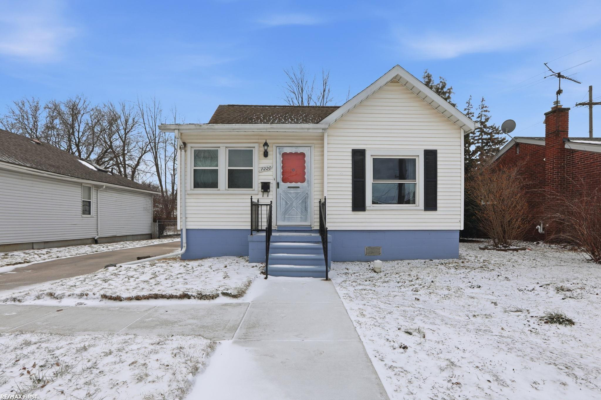 7220 Stephens Street, Center Line, MI 48015 — front exterior