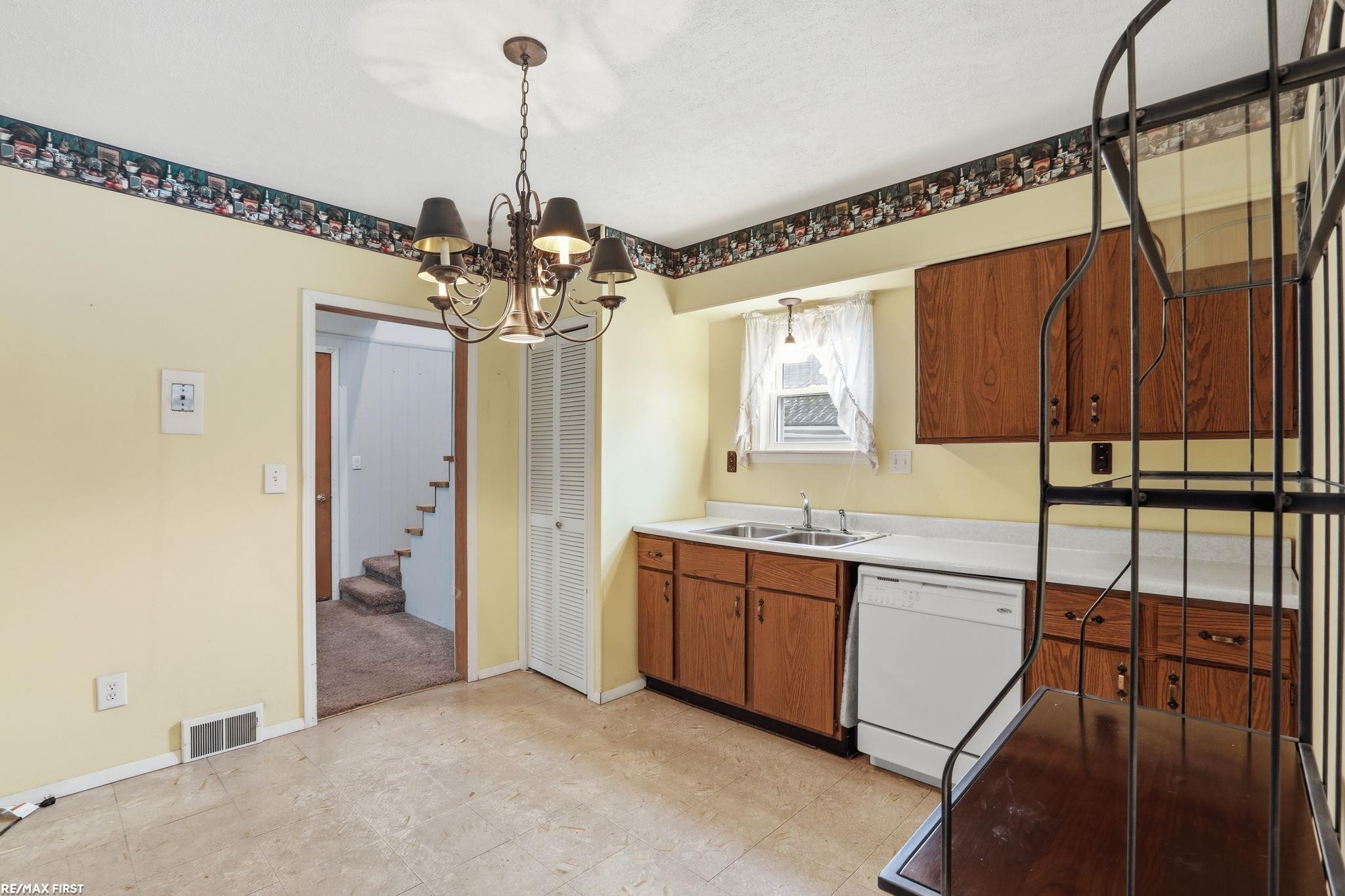 7220 Stephens Street, Center Line, MI 48015 — Photo 10