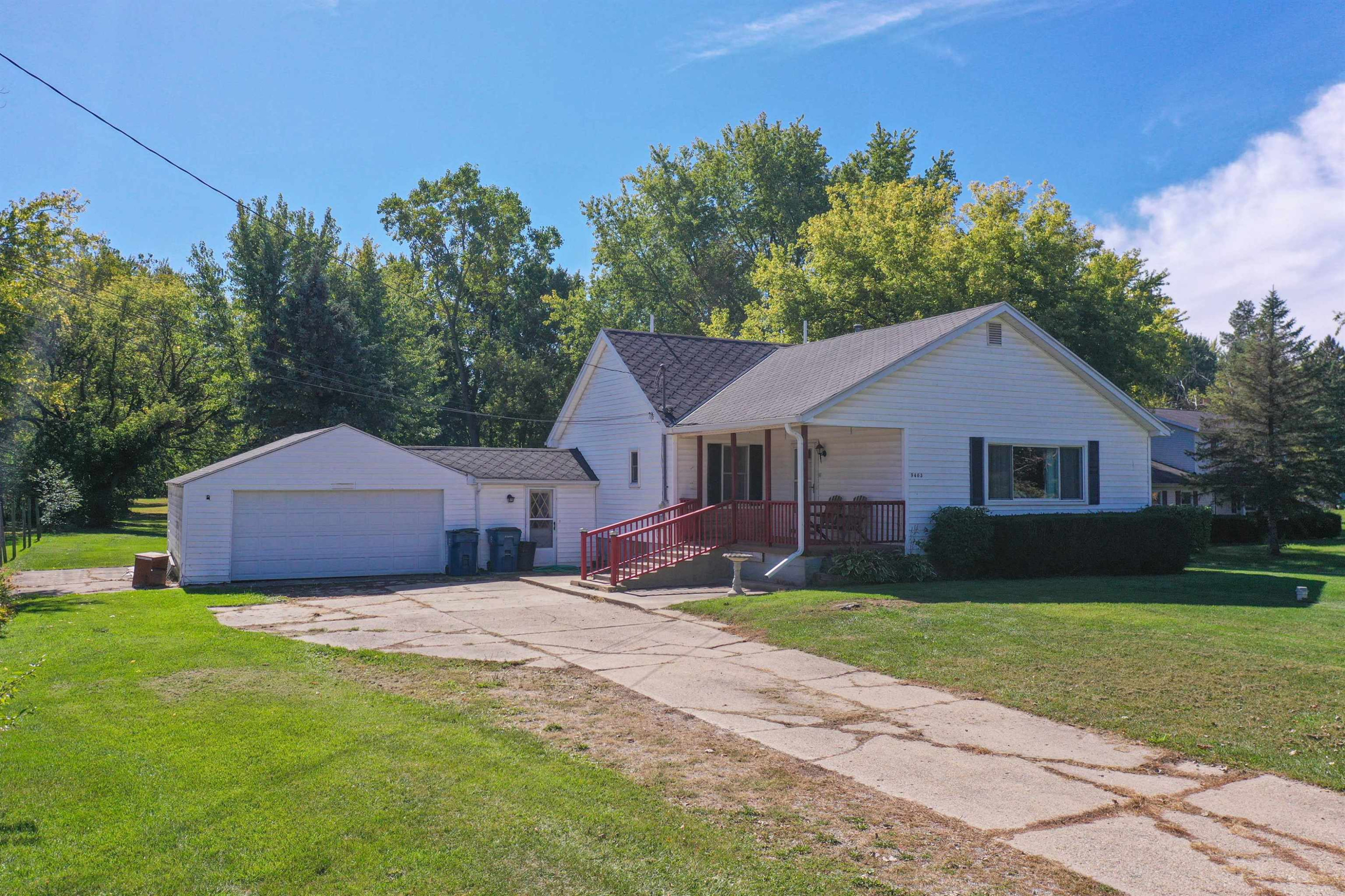 9403 W Bristol Road, Swartz Creek, MI 48473 — front exterior