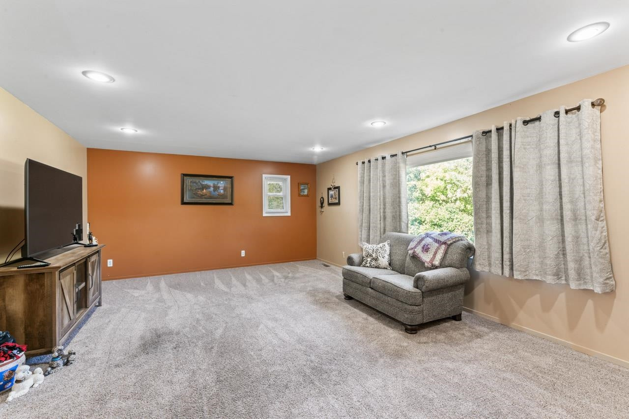 9403 W Bristol Road, Swartz Creek, MI 48473 — Photo 4