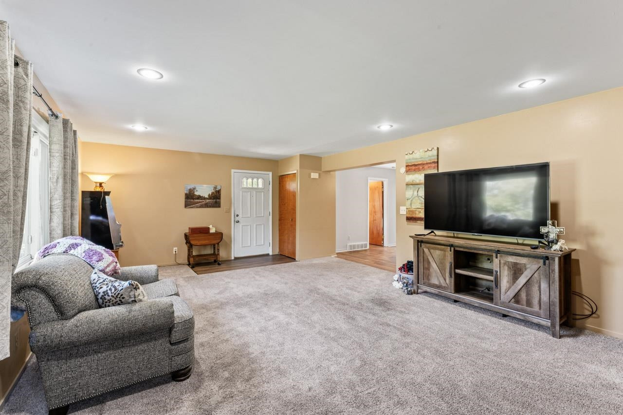 9403 W Bristol Road, Swartz Creek, MI 48473 — Photo 5