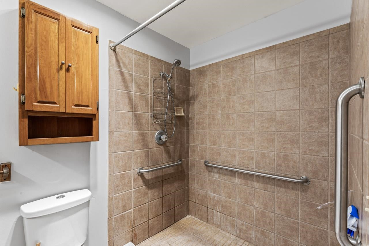 9403 W Bristol Road, Swartz Creek, MI 48473 — Photo 14