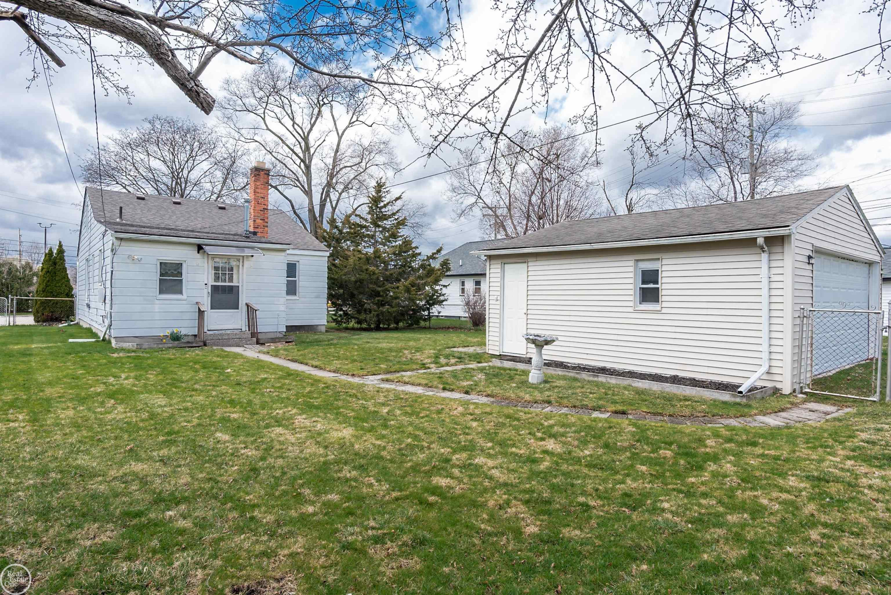 21 Logan Street, Mount Clemens, MI 48043 — Photo 2