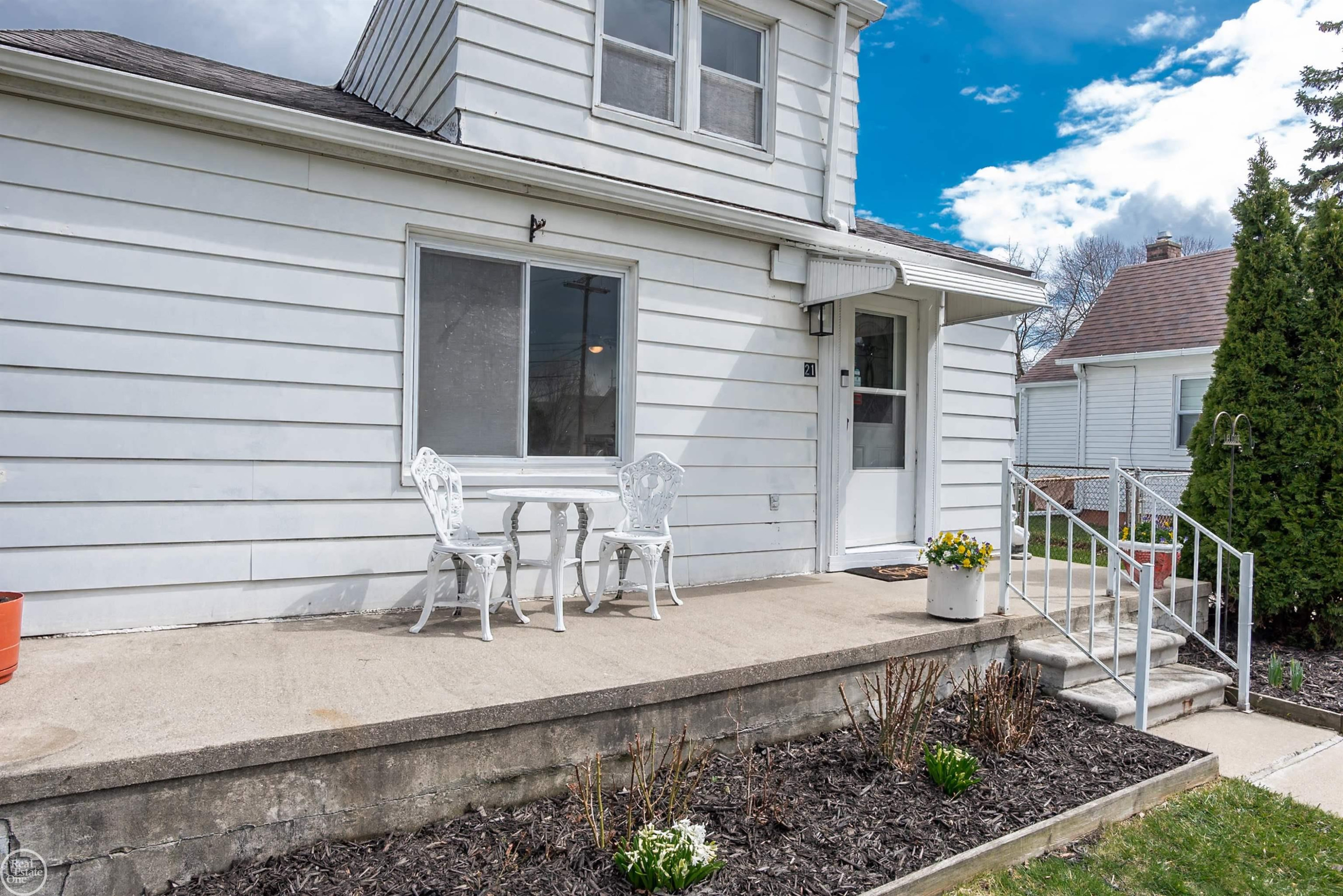 21 Logan Street, Mount Clemens, MI 48043 — Photo 3
