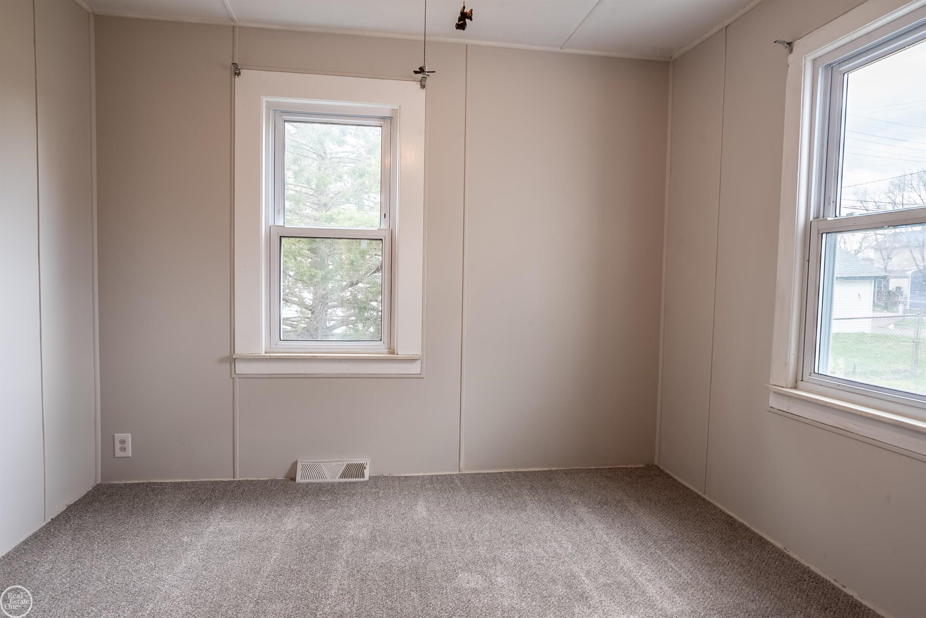21 Logan Street, Mount Clemens, MI 48043 — Photo 11