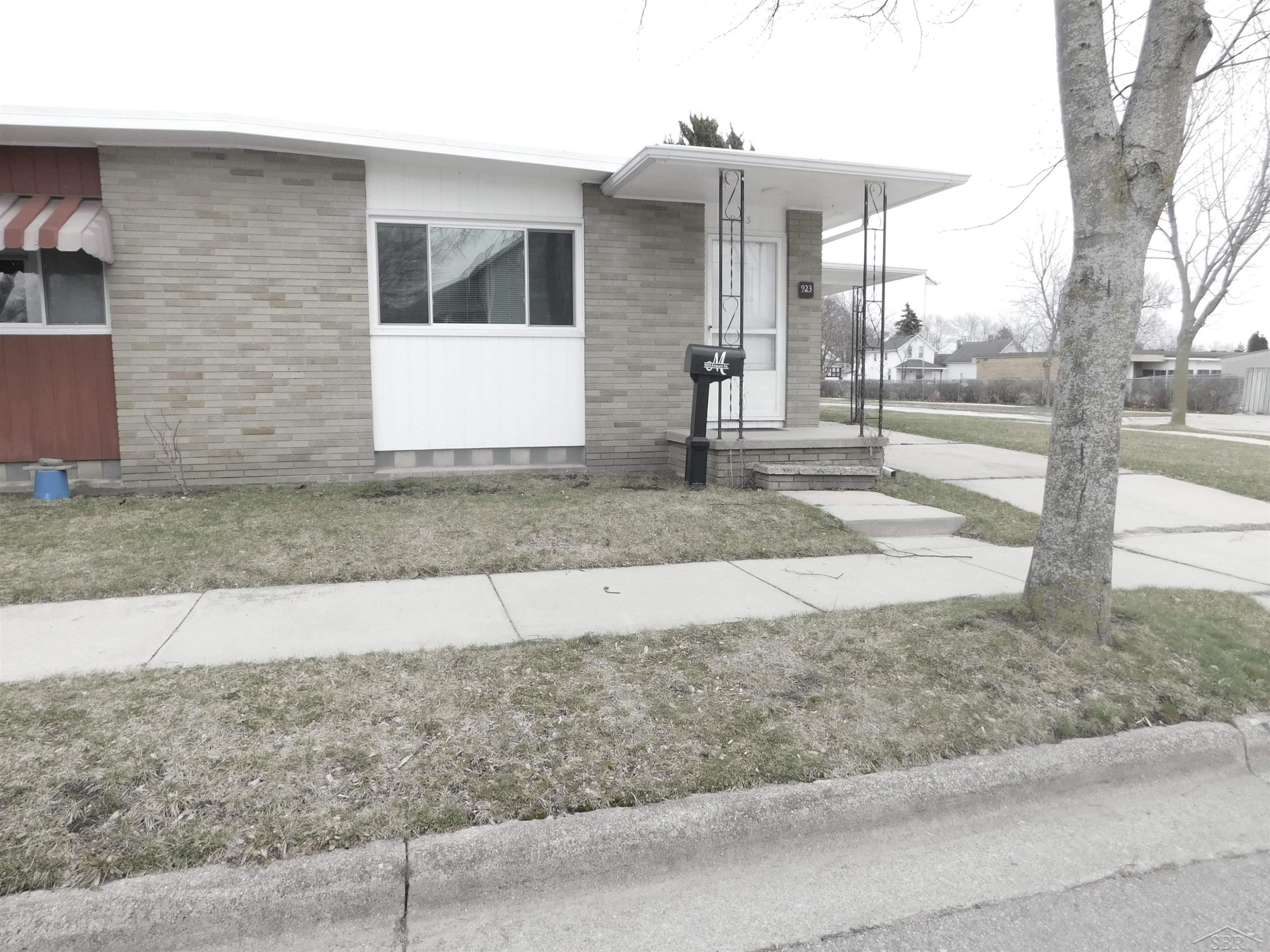 923 Fraser Street, Bay City, MI 48708 — front exterior