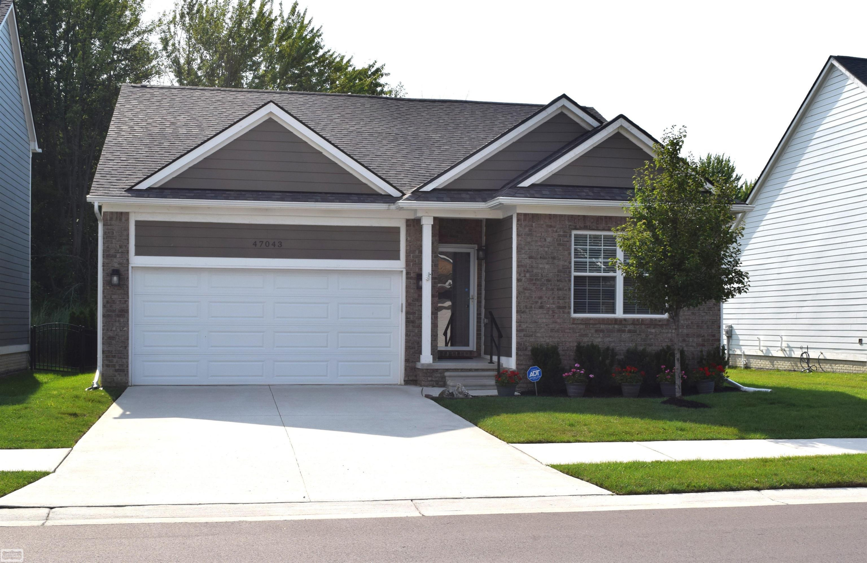 2270 Golden Pond, Fenton, MI, 48430