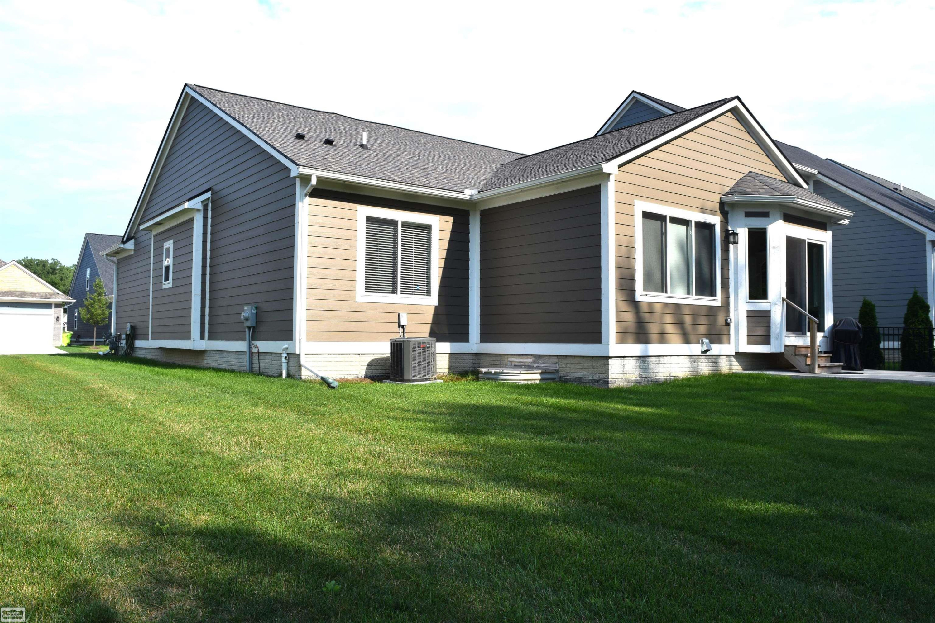 47043 Brookview Drive, New Baltimore, MI 48047 — Photo 2