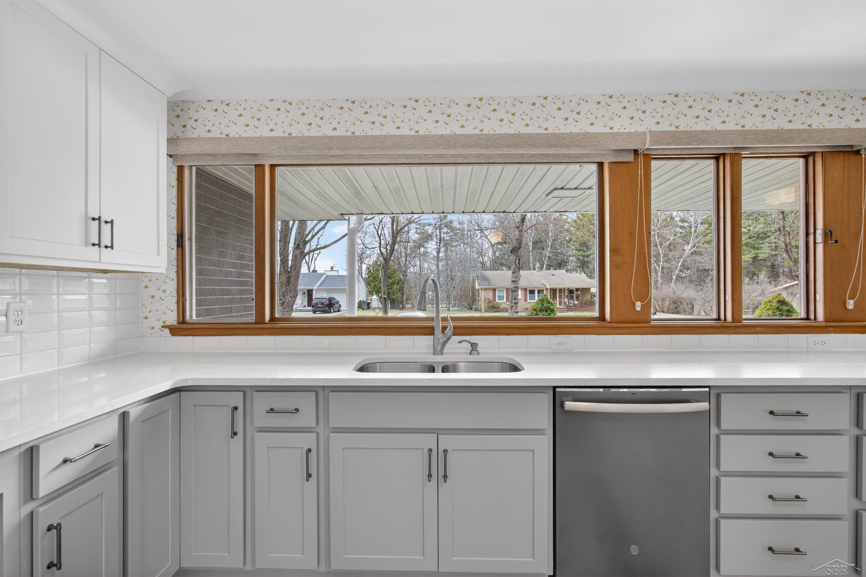 4914 Campau Drive, Midland, MI 48640 — Photo 8