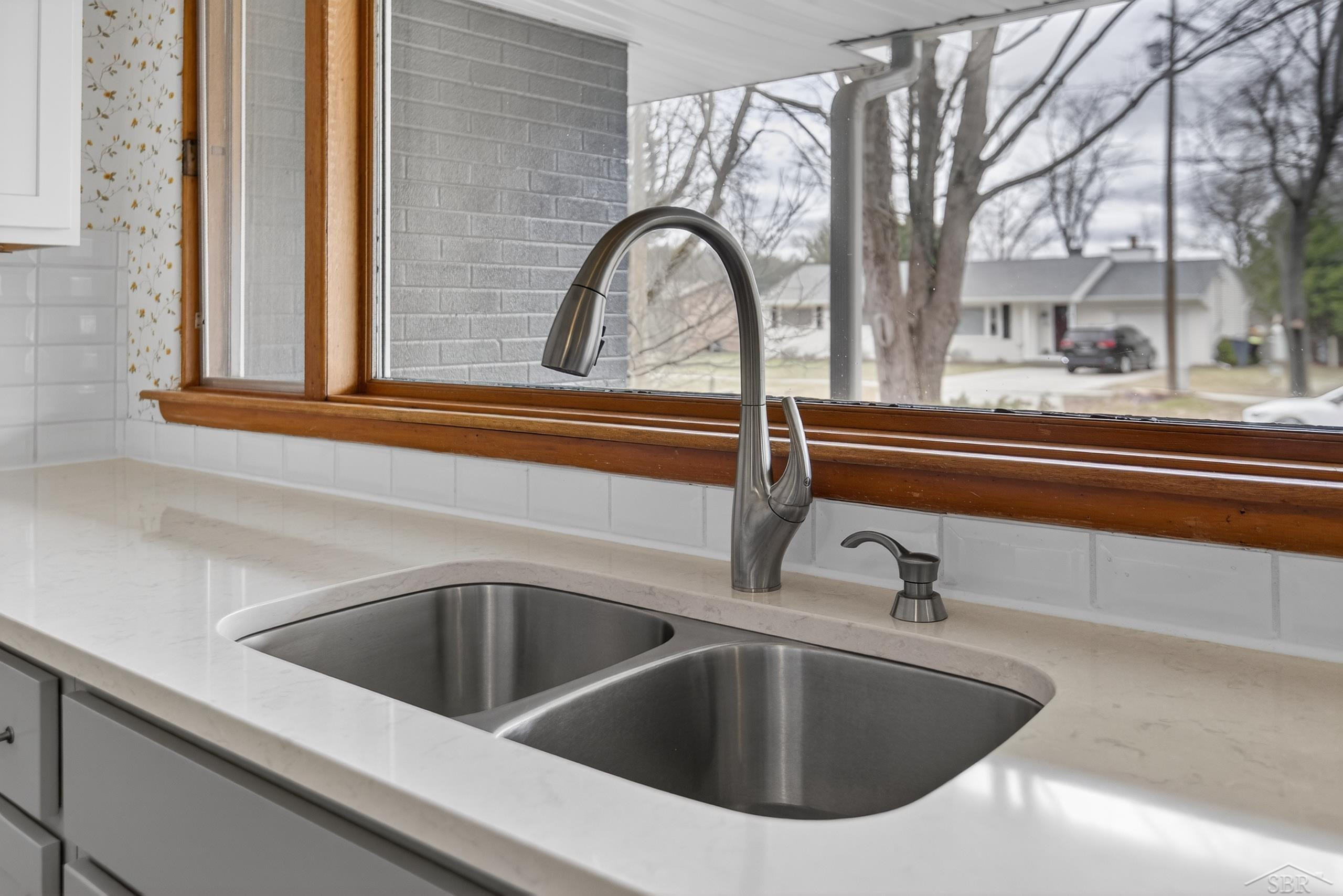 4914 Campau Drive, Midland, MI 48640 — Photo 9