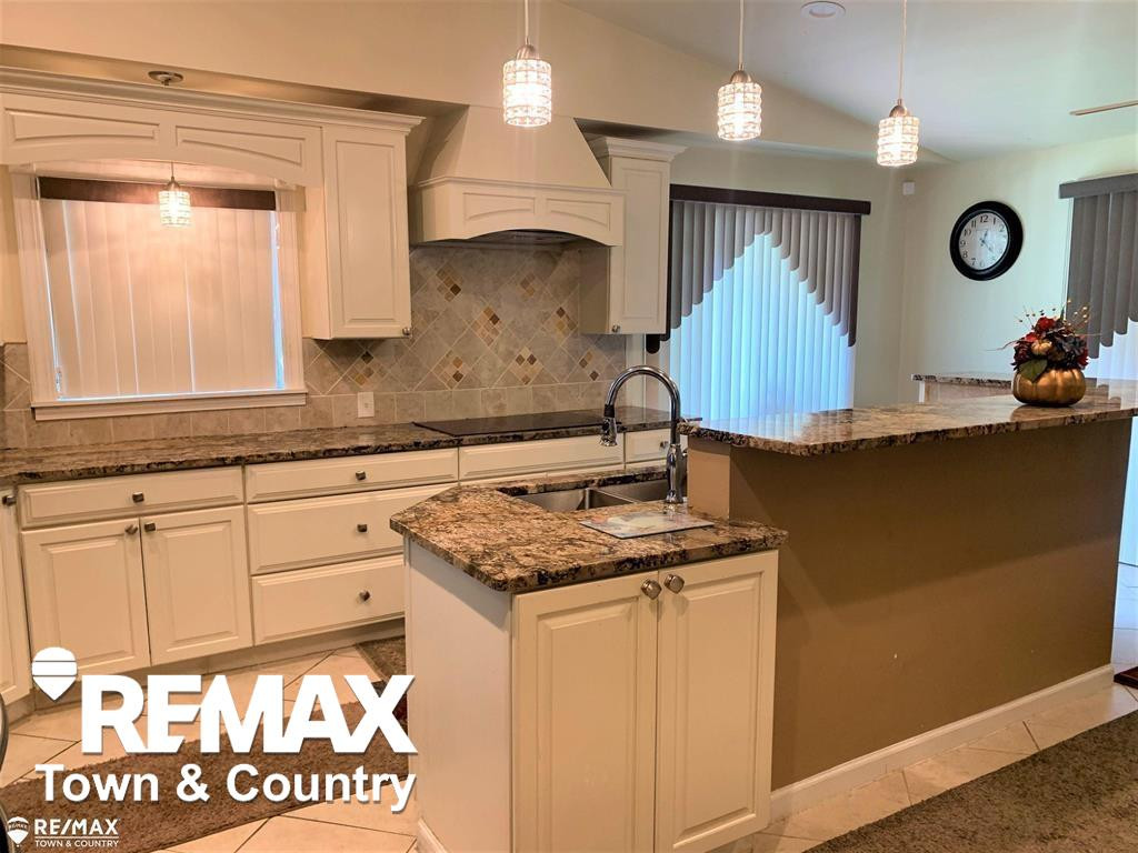 1260 Springborrow Drive, Flint, MI 48532 — Photo 2