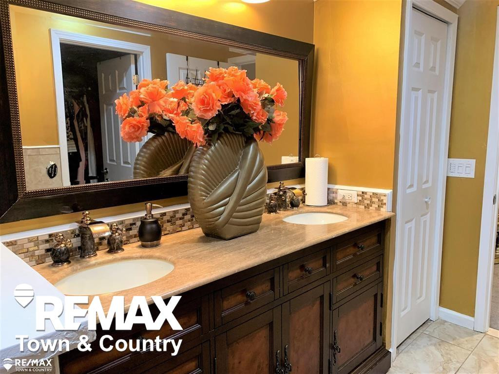 1260 Springborrow Drive, Flint, MI 48532 — Photo 10