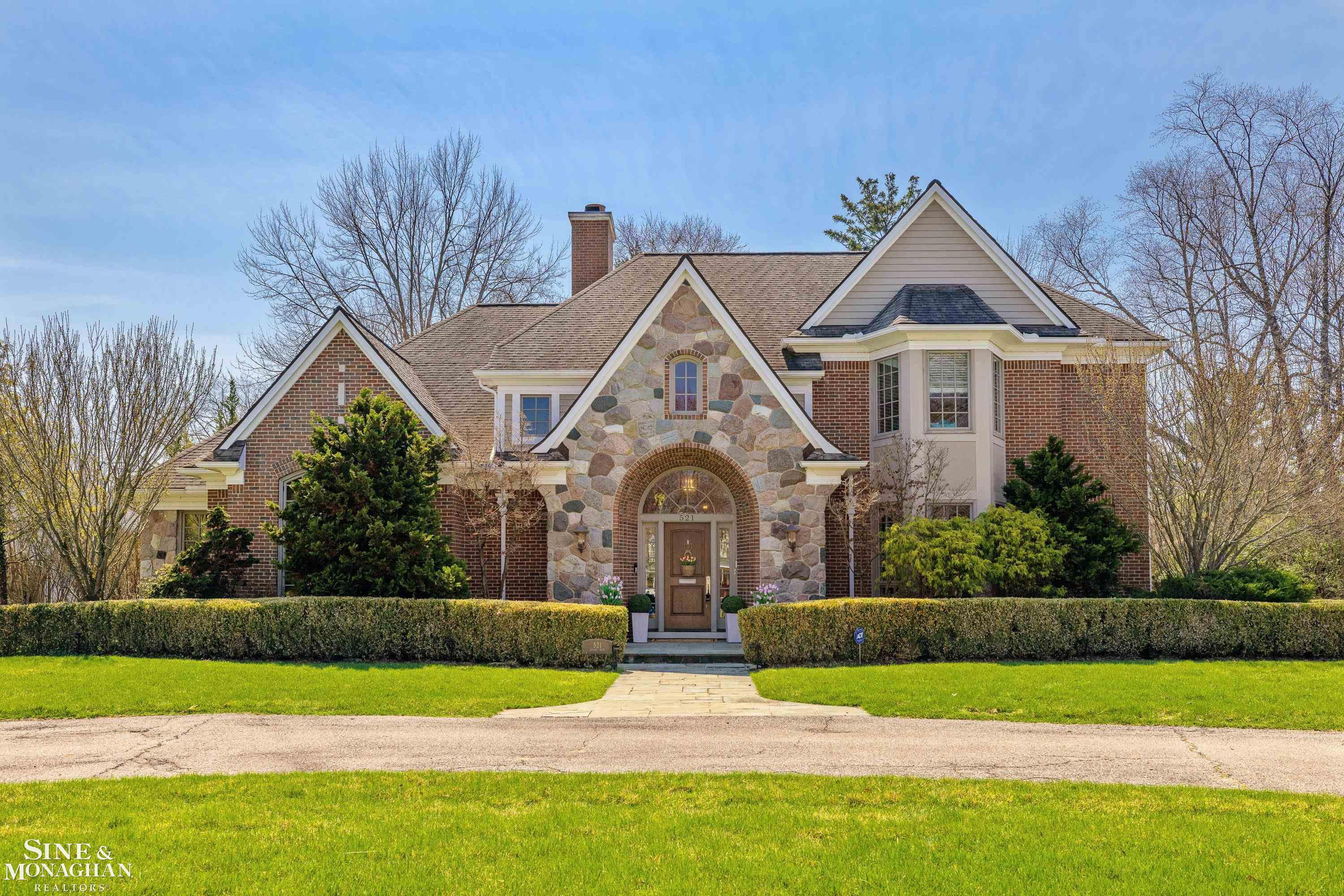 521 Oxford Road, Grosse Pointe Woods, MI 48236 — front exterior
