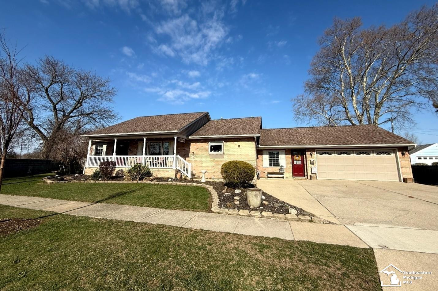 950 Waterloo Avenue, Monroe, MI 48161 — front exterior