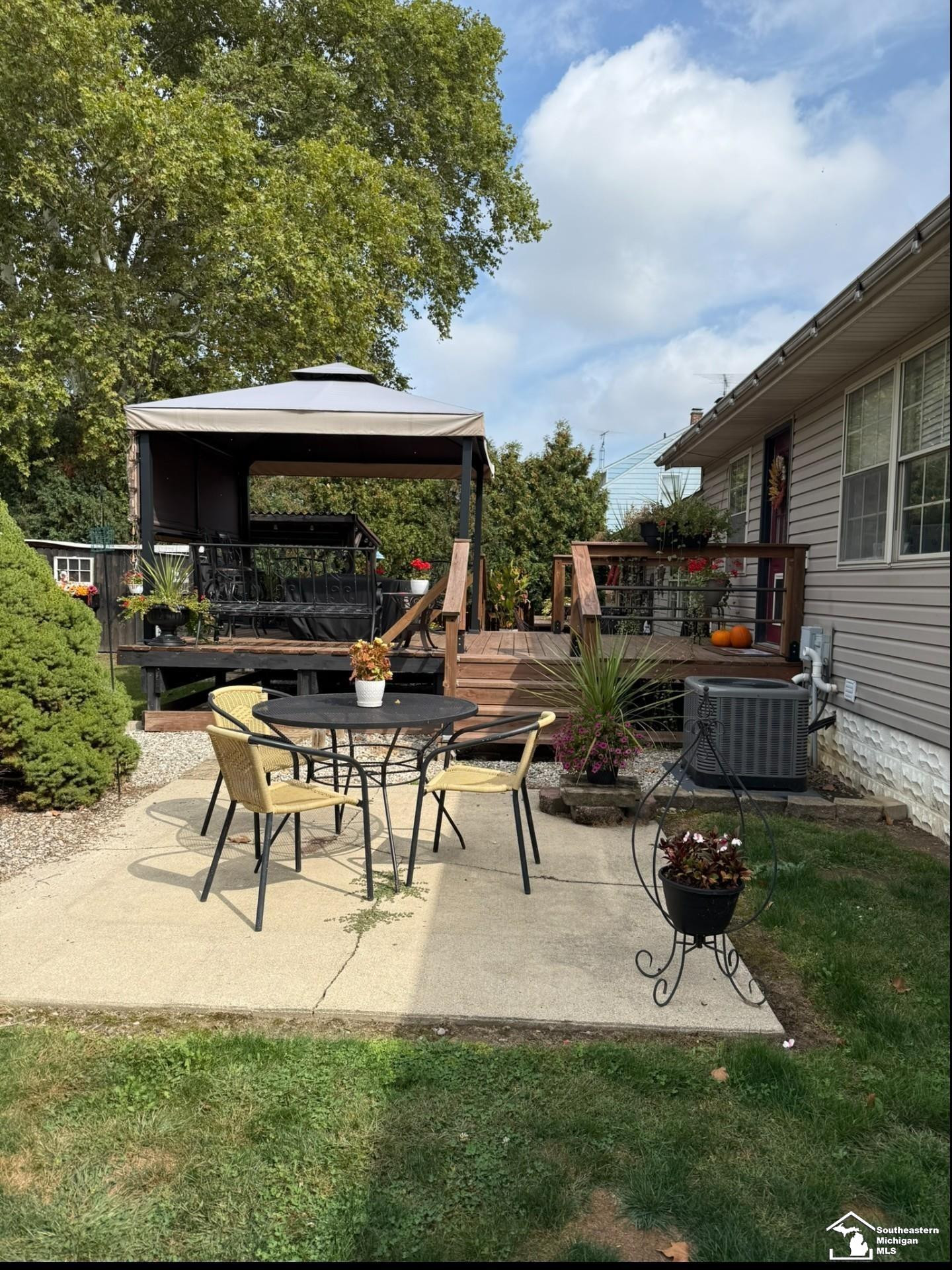950 Waterloo Avenue, Monroe, MI 48161 — Photo 8