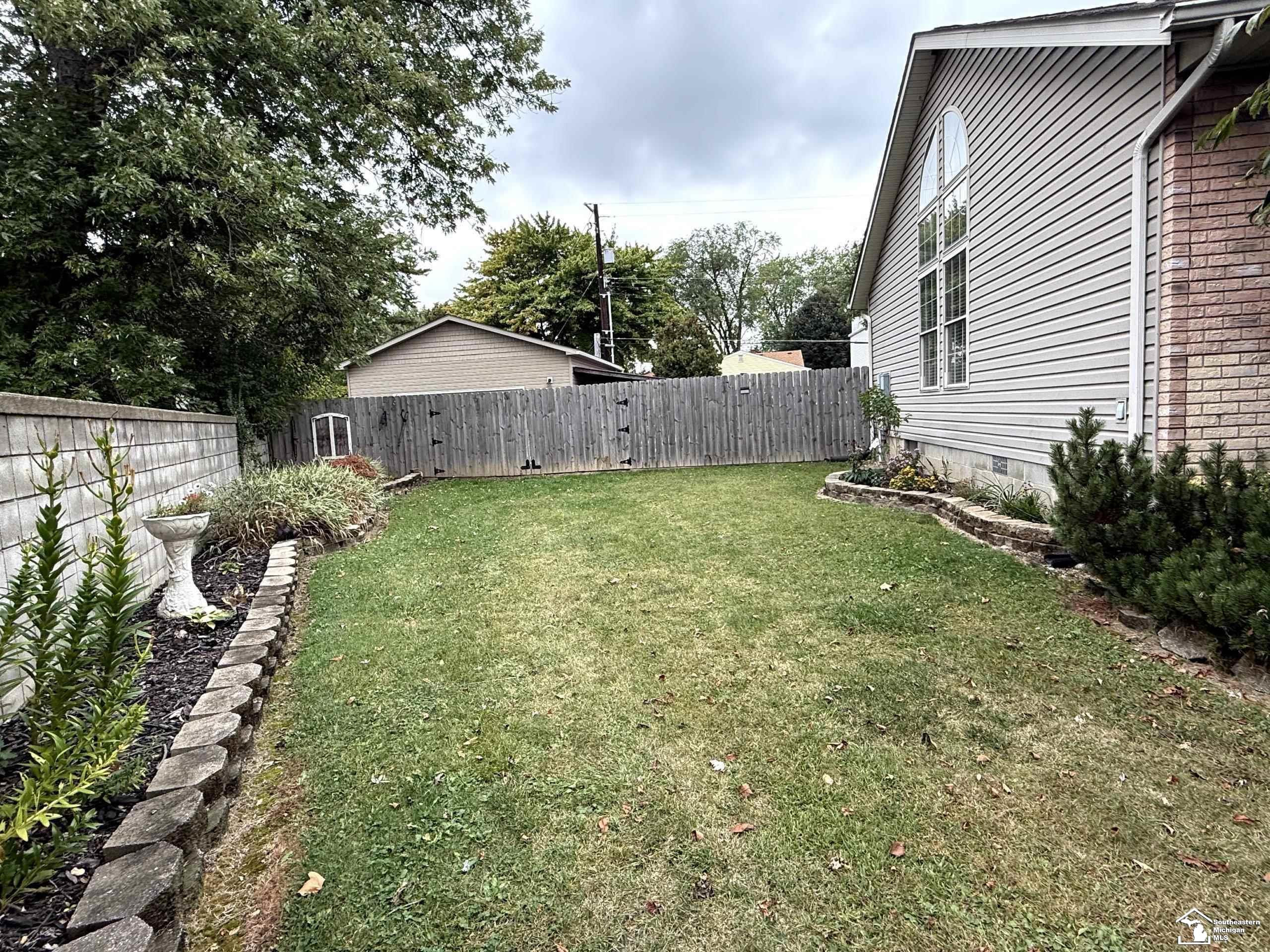 950 Waterloo Avenue, Monroe, MI 48161 — Photo 9