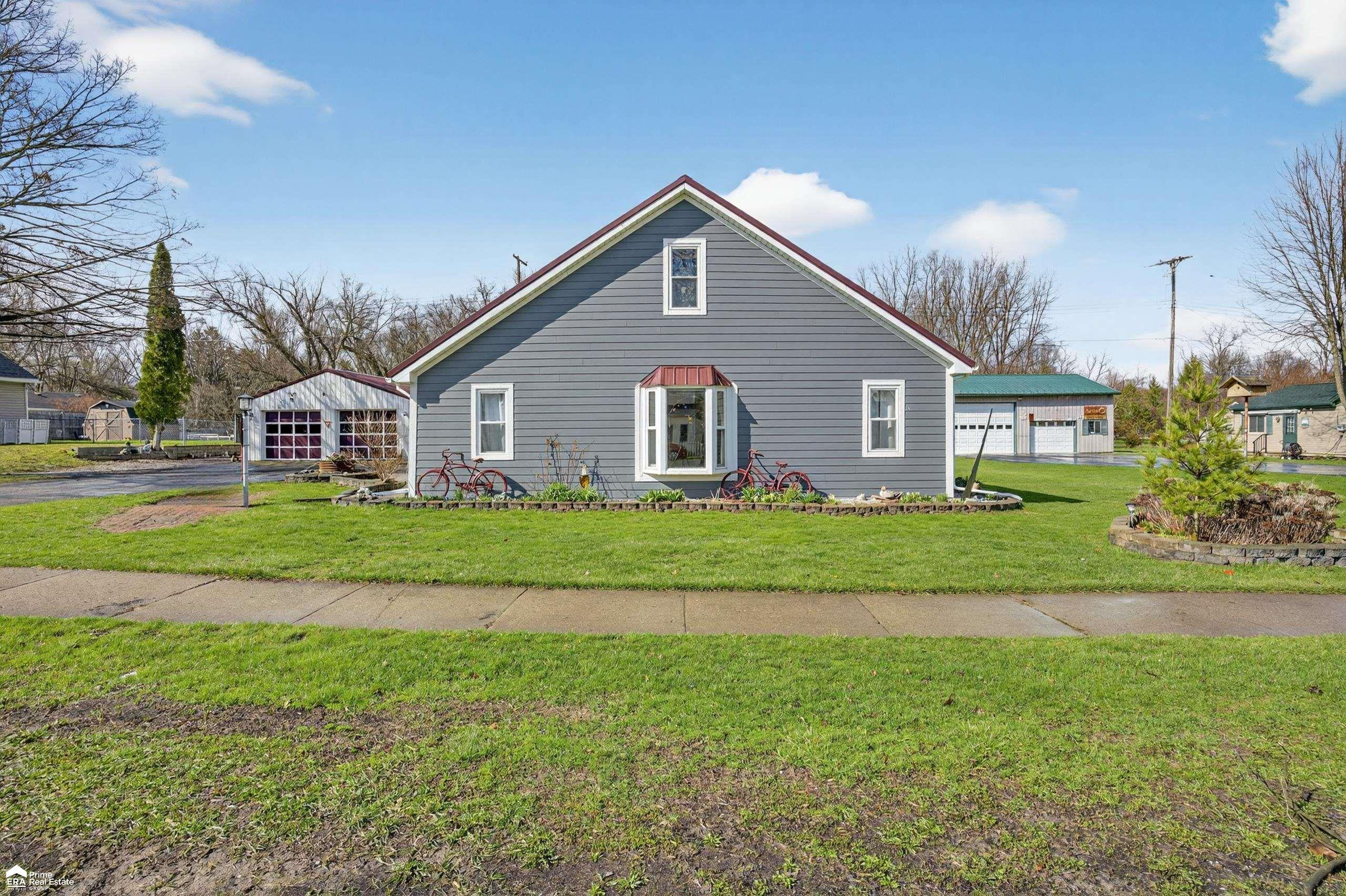 99 E Elmwood Street, Leonard, MI 48367 — front exterior