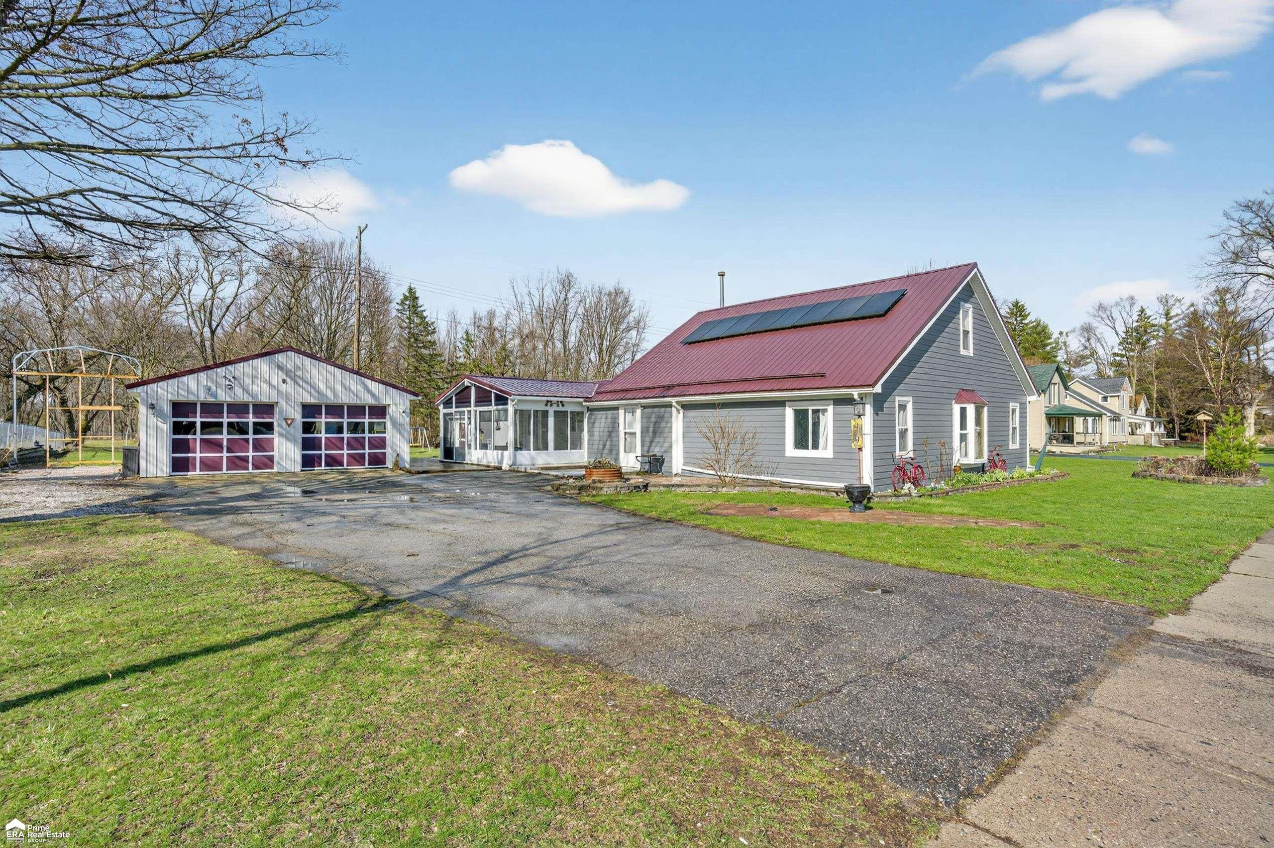 99 E Elmwood Street, Leonard, MI 48367 — Photo 2