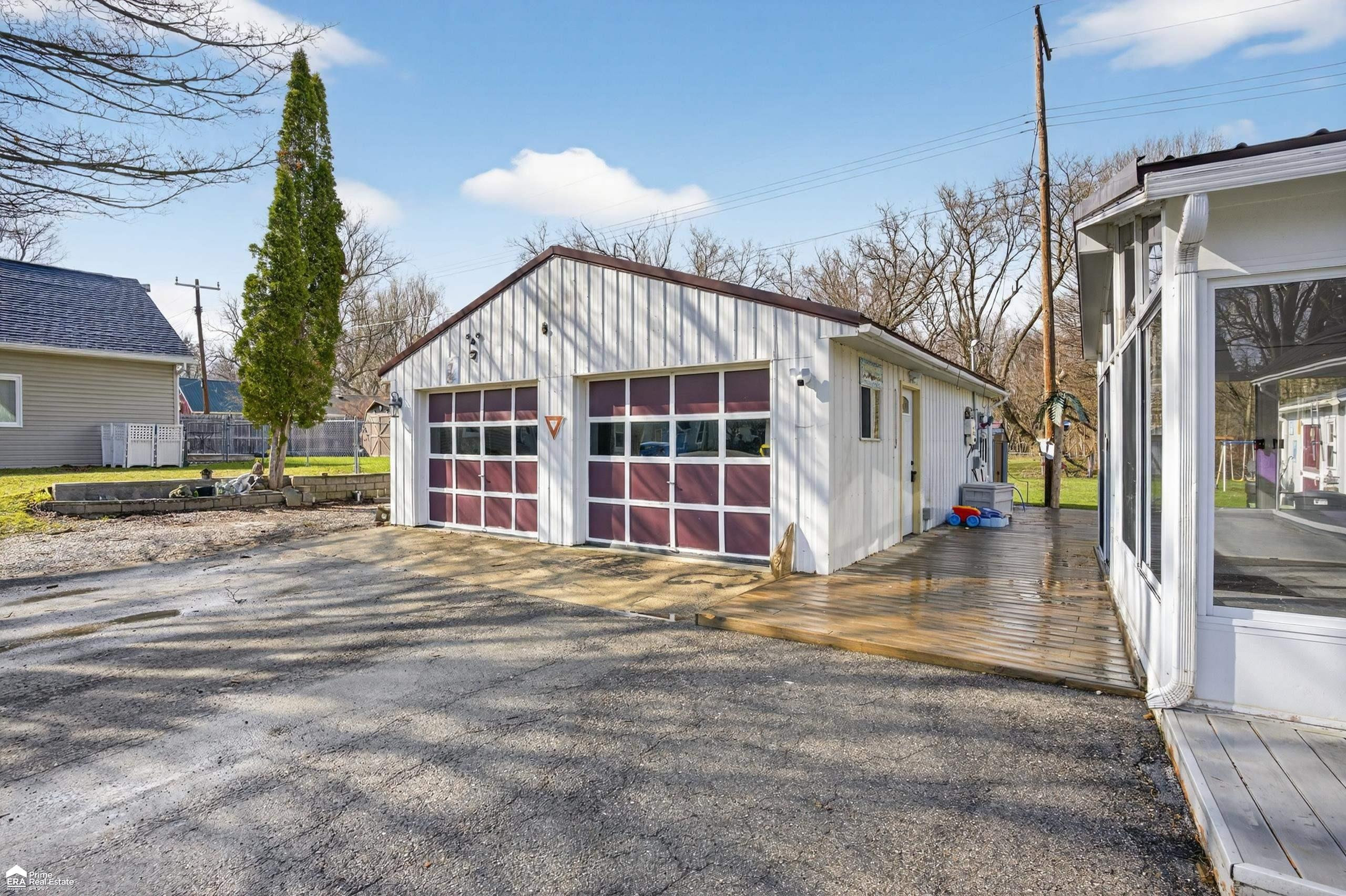 99 E Elmwood Street, Leonard, MI 48367 — Photo 40