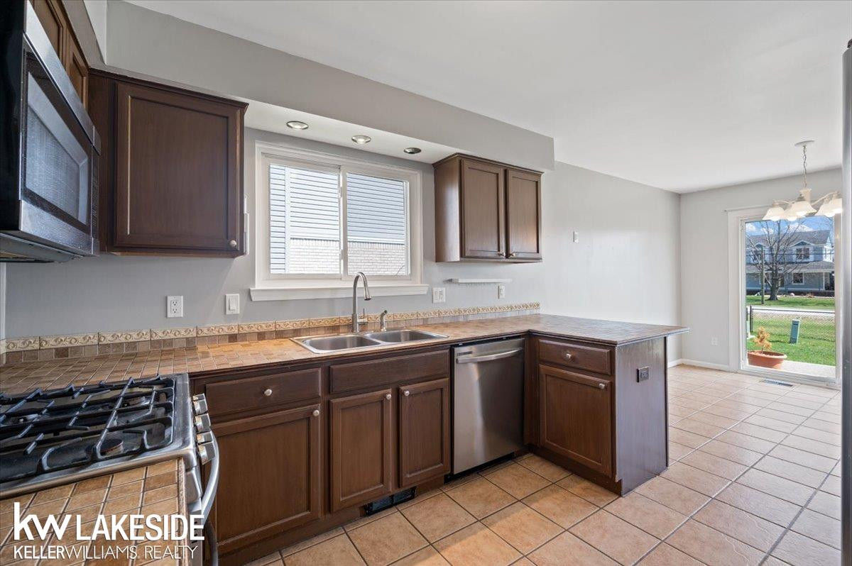 53558 Spurry Lane, Chesterfield, MI — Photo 17