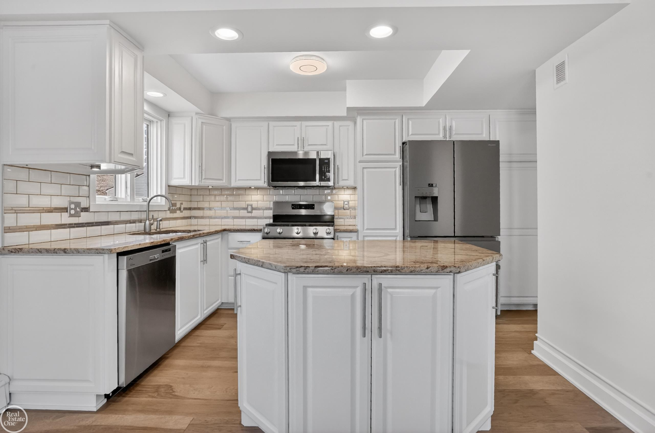 22422 Lakeland Street, Saint Clair Shores, MI 48081 — Photo 10