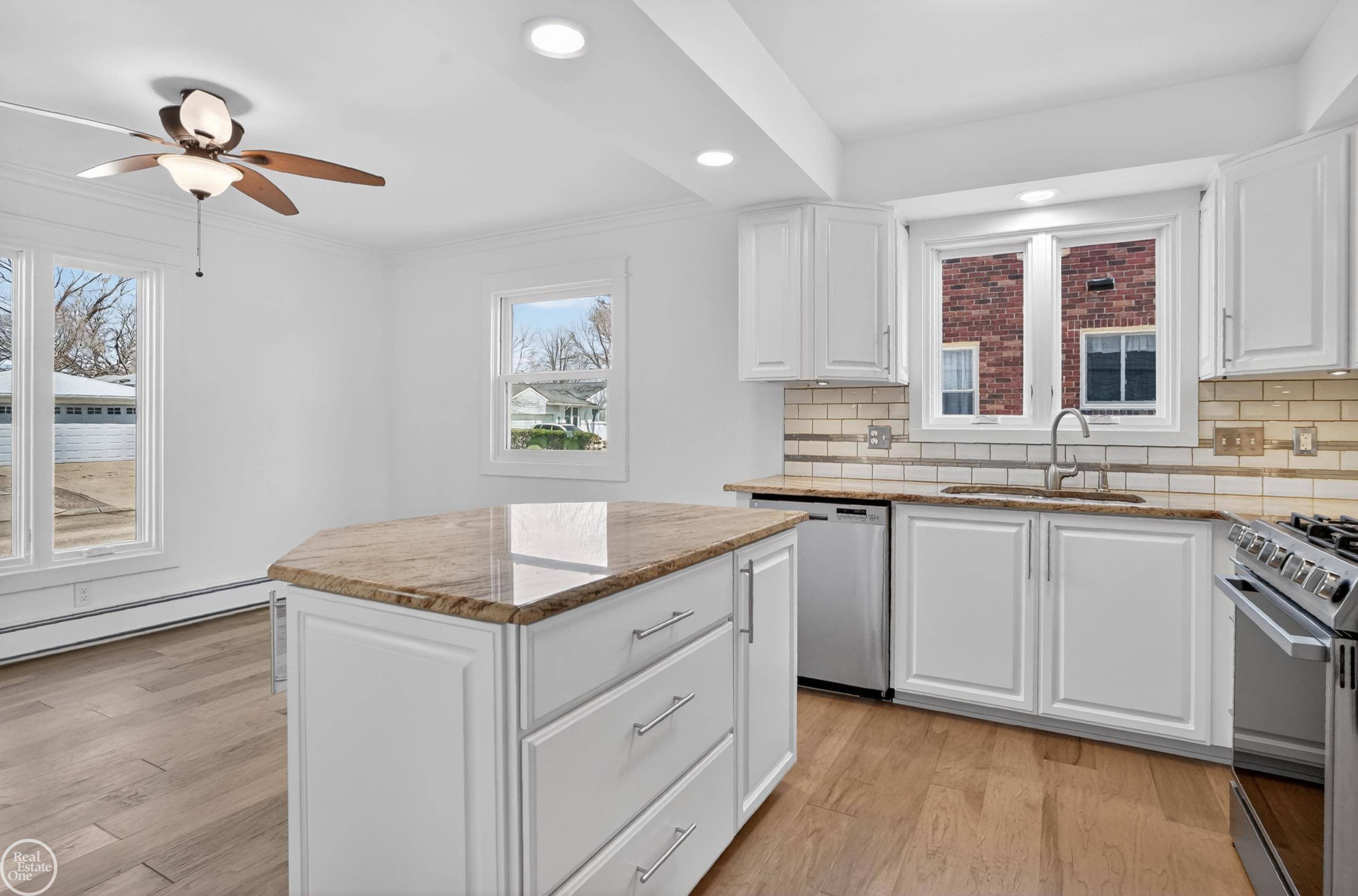 22422 Lakeland Street, Saint Clair Shores, MI 48081 — Photo 13