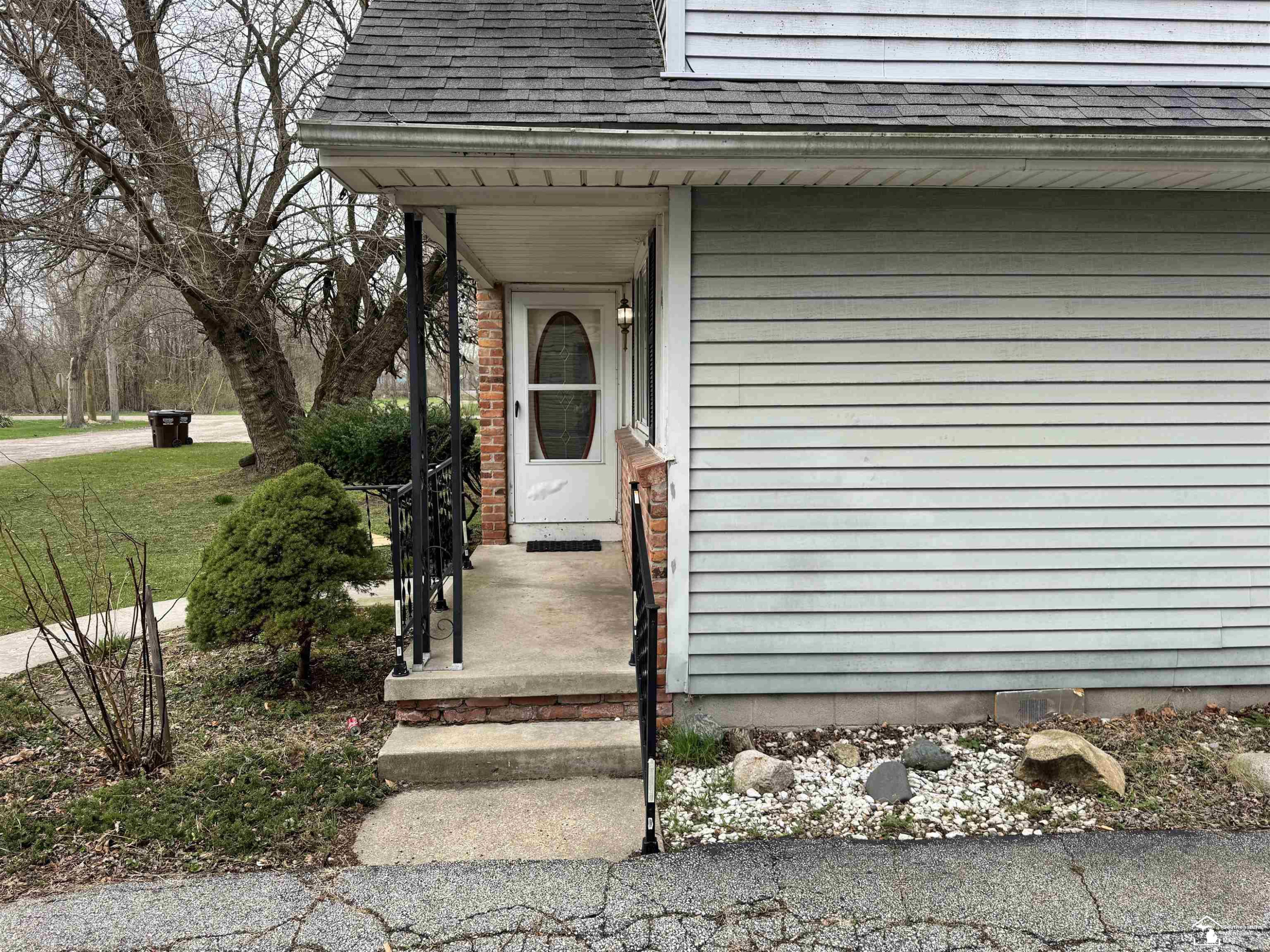 647 Washington Street, Temperance, MI 48182 — Photo 2