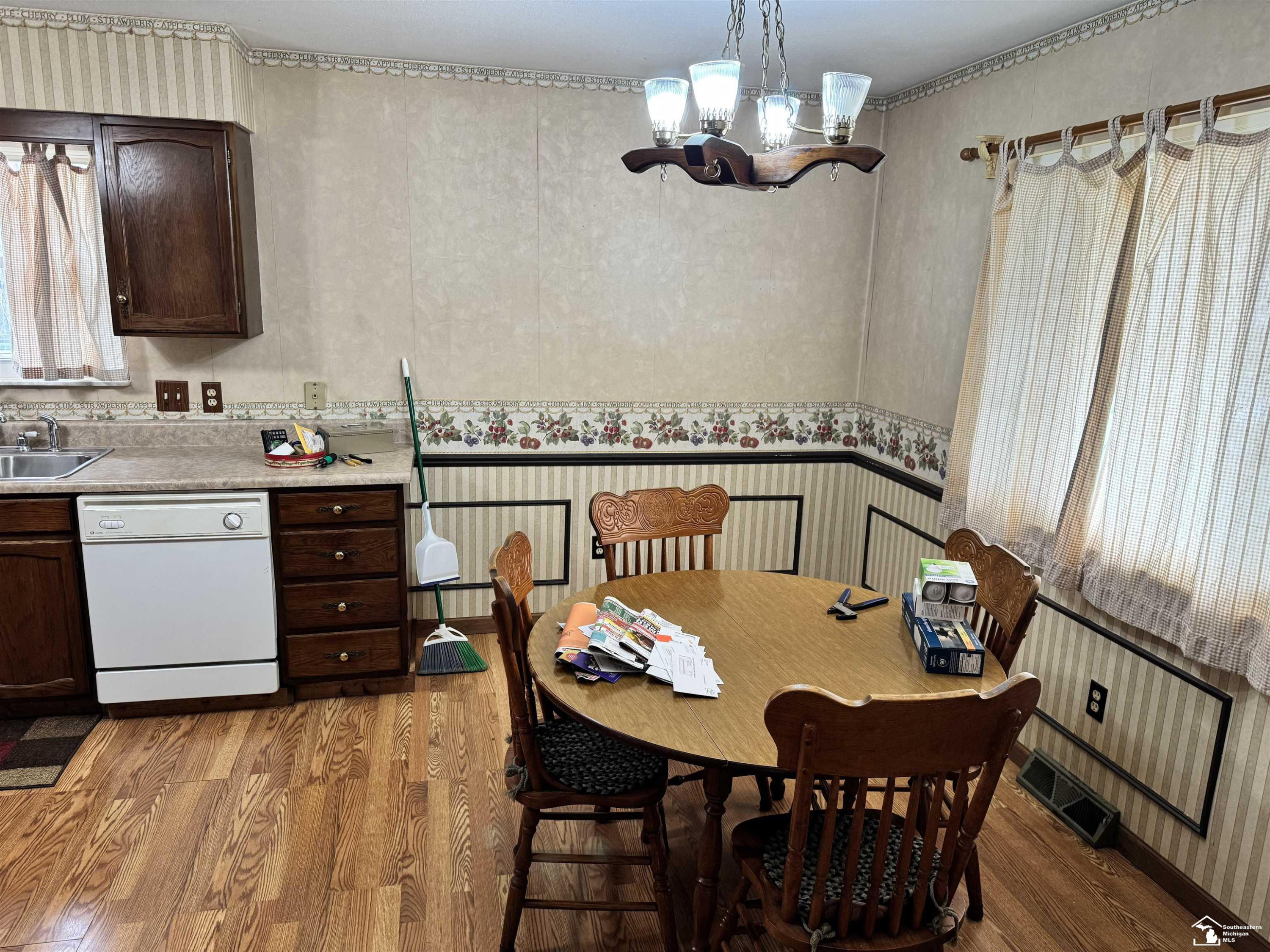 647 Washington Street, Temperance, MI 48182 — Photo 5