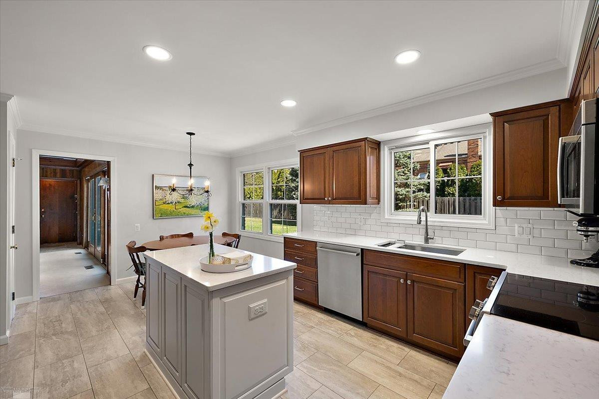 4 Elmsleigh Lane, Grosse Pointe, MI 48230 — Photo 15