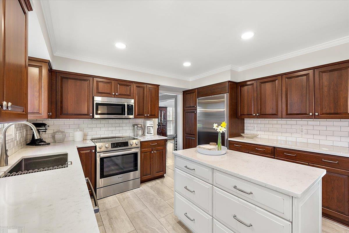 4 Elmsleigh Lane, Grosse Pointe, MI 48230 — Photo 17