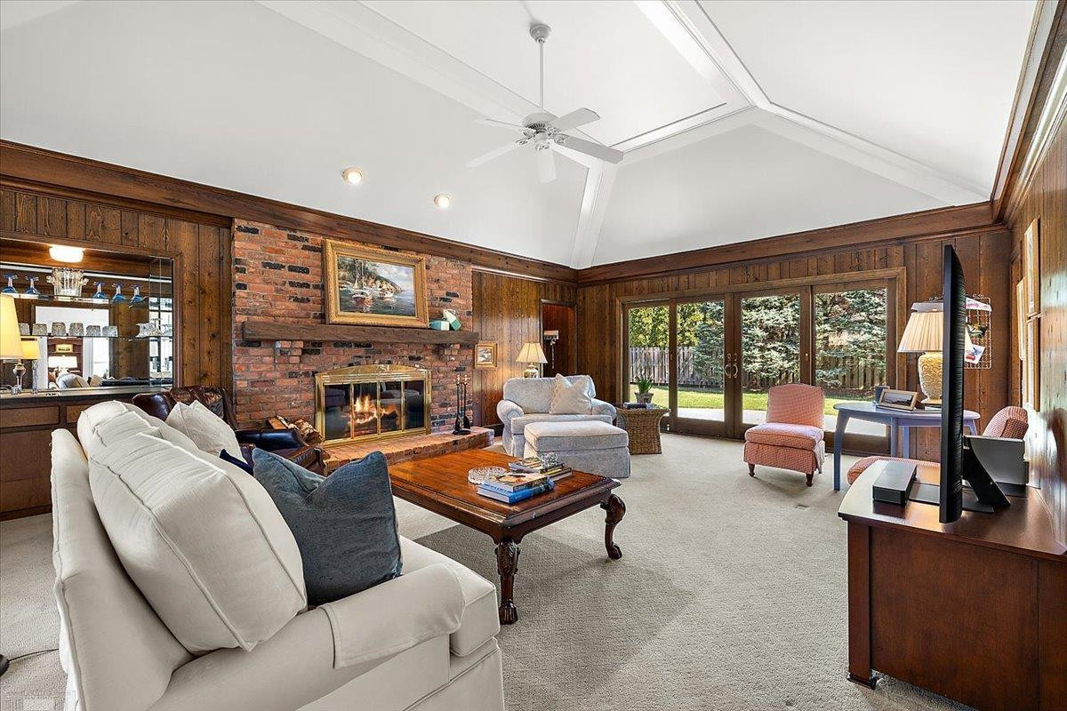 4 Elmsleigh Lane, Grosse Pointe, MI 48230 — Photo 21