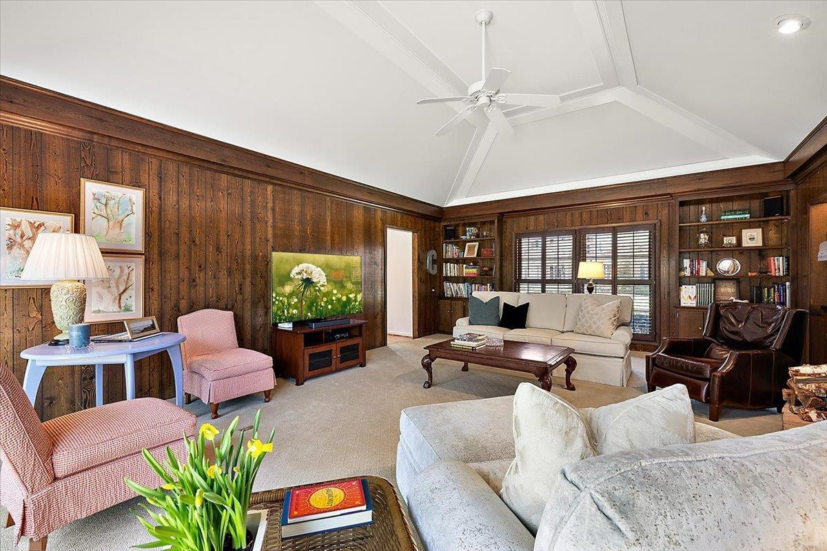 4 Elmsleigh Lane, Grosse Pointe, MI 48230 — Photo 22