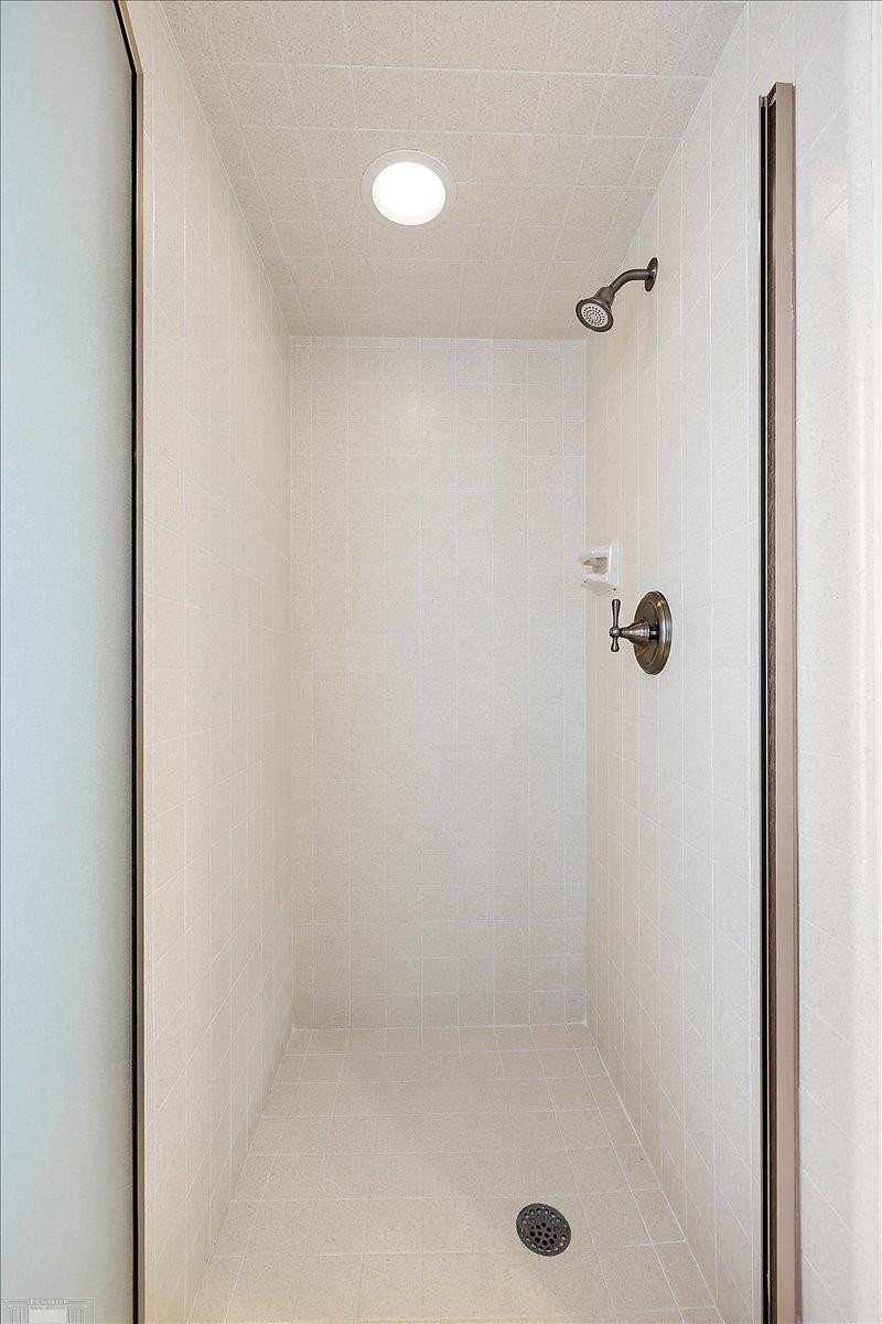 4 Elmsleigh Lane, Grosse Pointe, MI 48230 — Photo 36