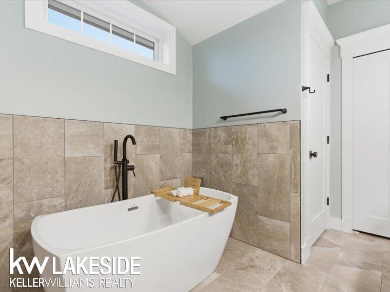 5345 BRISTOL PARKE Circle, Clarkston, MI 48348 — Photo 18