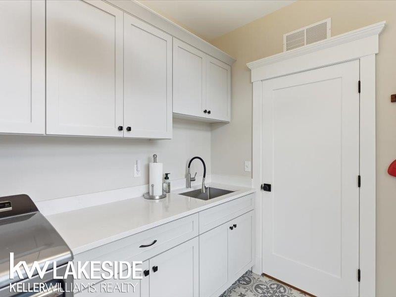5345 BRISTOL PARKE Circle, Clarkston, MI 48348 — Photo 26
