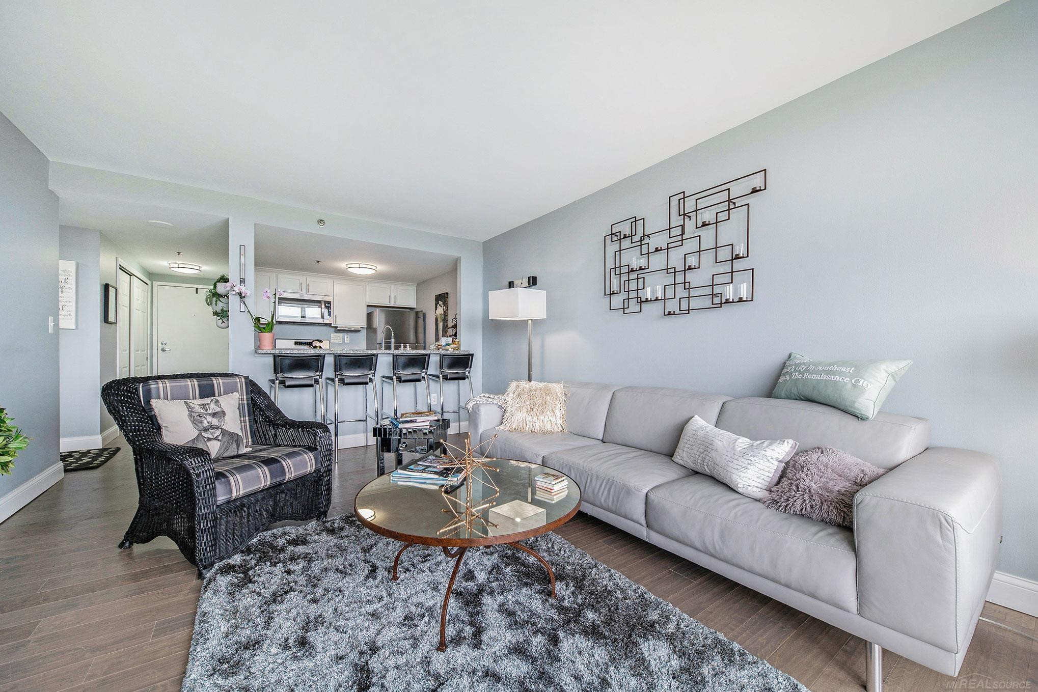 250 E Harbortown 608 Drive, 608, Detroit, MI 48207 — Photo 3