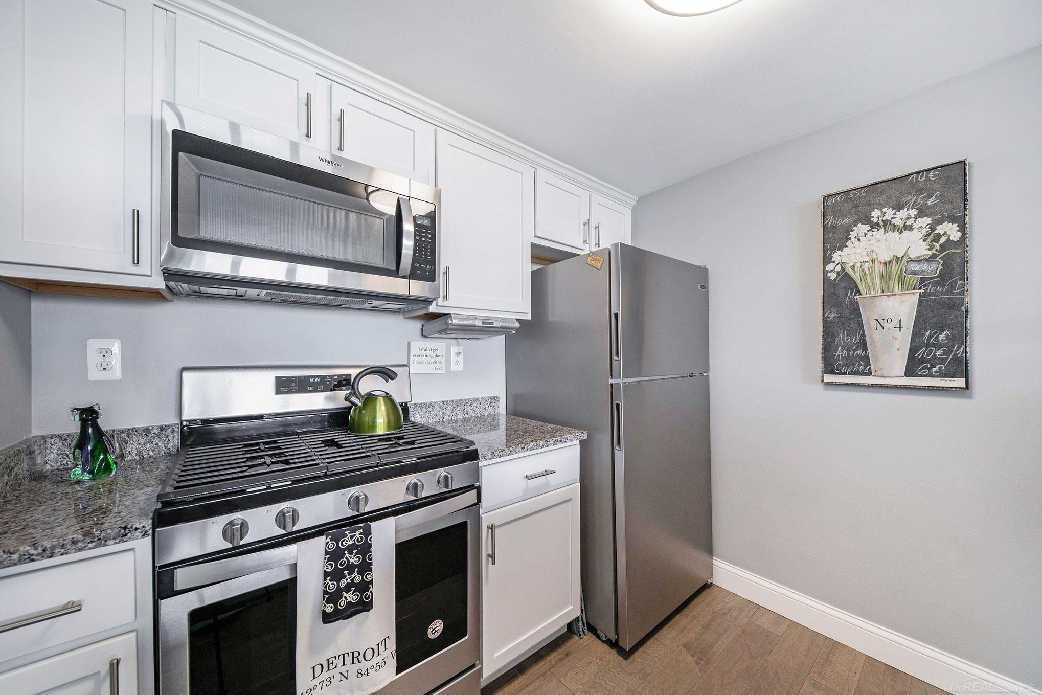 250 E Harbortown 608 Drive, 608, Detroit, MI 48207 — Photo 6