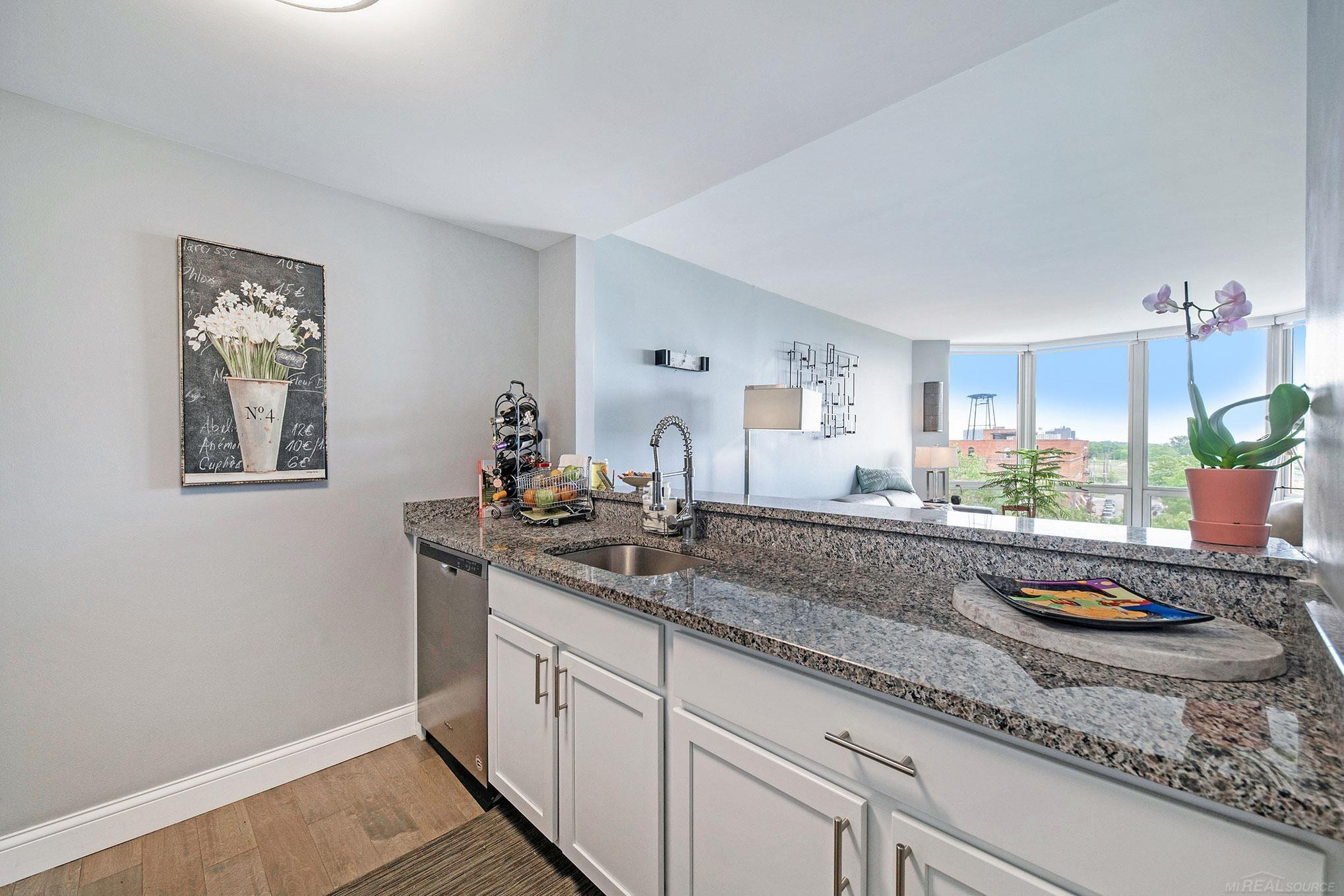 250 E Harbortown 608 Drive, 608, Detroit, MI 48207 — Photo 7