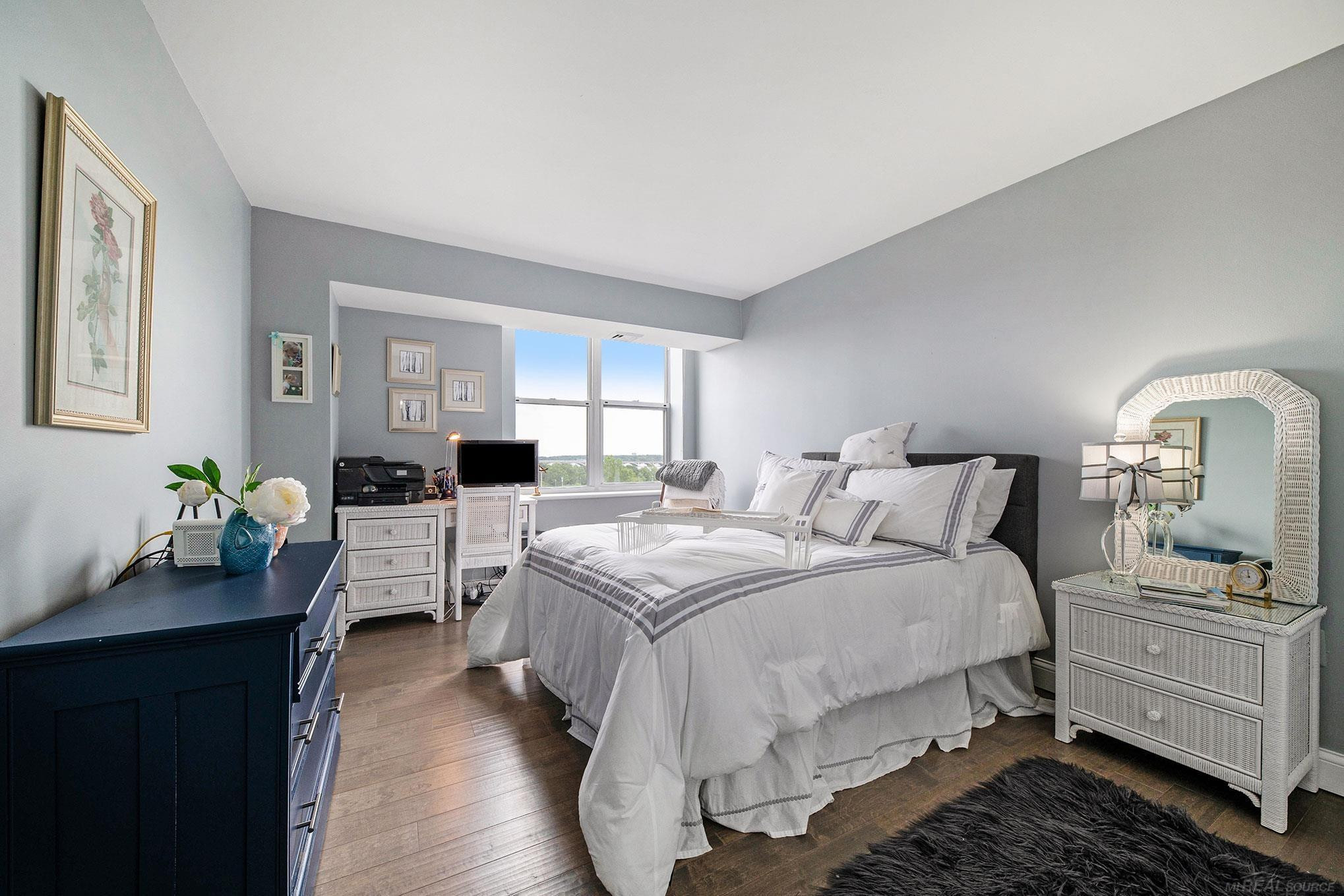 250 E Harbortown 608 Drive, 608, Detroit, MI 48207 — Photo 8