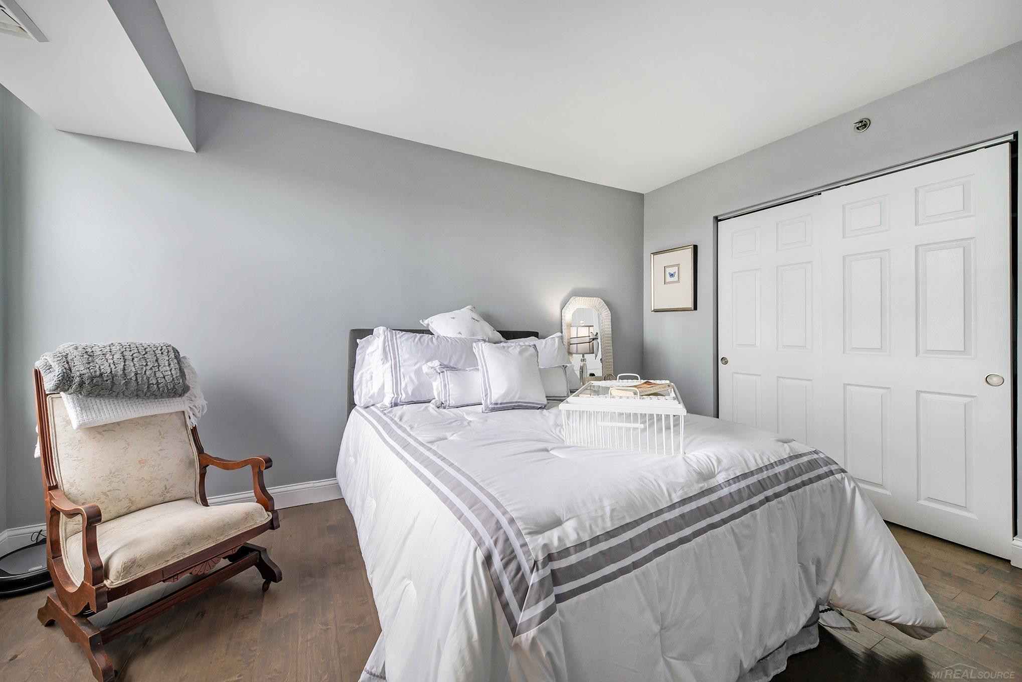 250 E Harbortown 608 Drive, 608, Detroit, MI 48207 — Photo 10