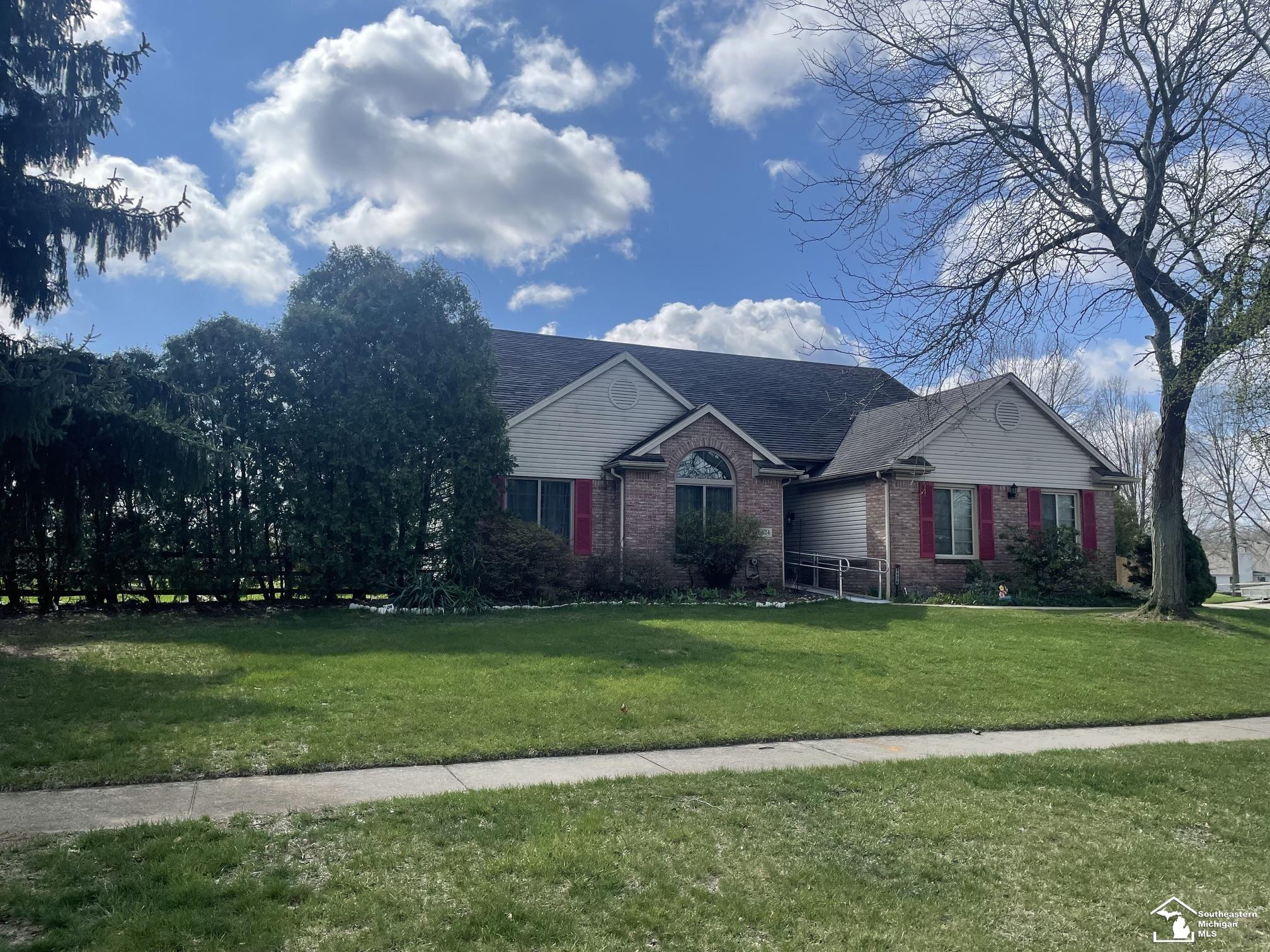 6424 Muirfield Drive, Temperance, MI 48182 — front exterior