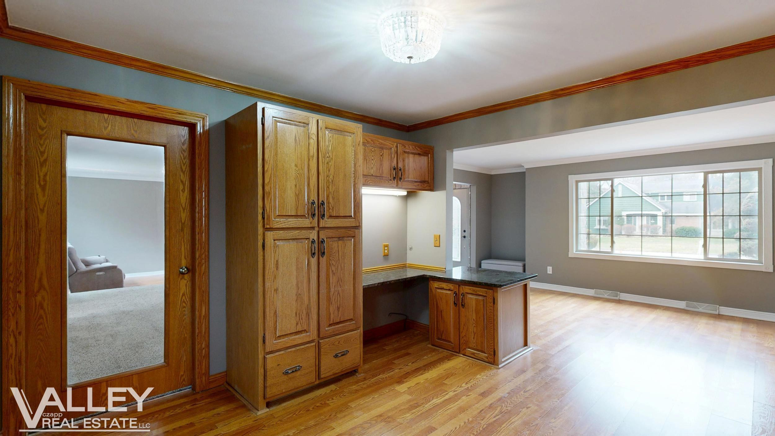 5320 N Nottingham Drive, Saginaw, MI 48603 — Photo 8