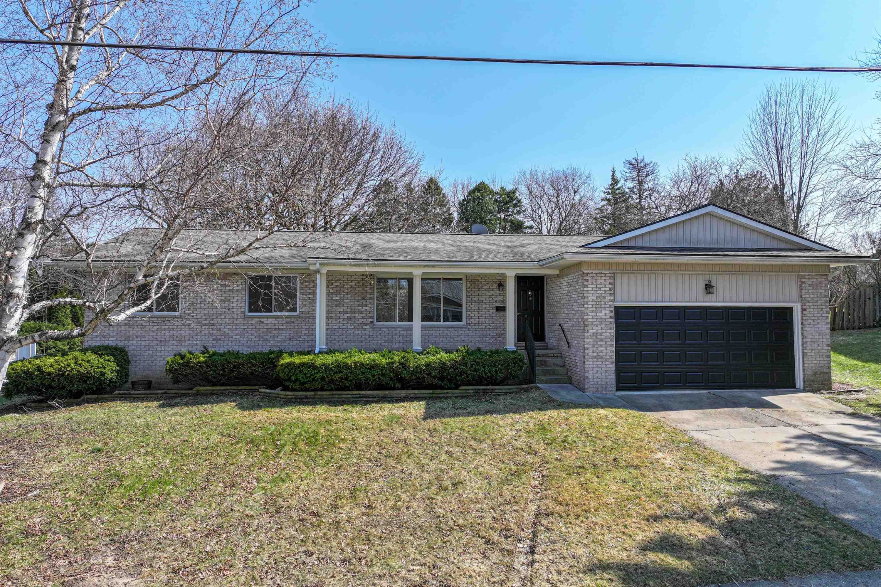 735 Huntington Road, Grand Blanc, MI 48439 — front exterior