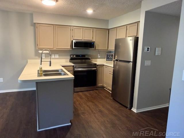 4984 Oak Hill Drive, Waterford, MI 48329 — Photo 9