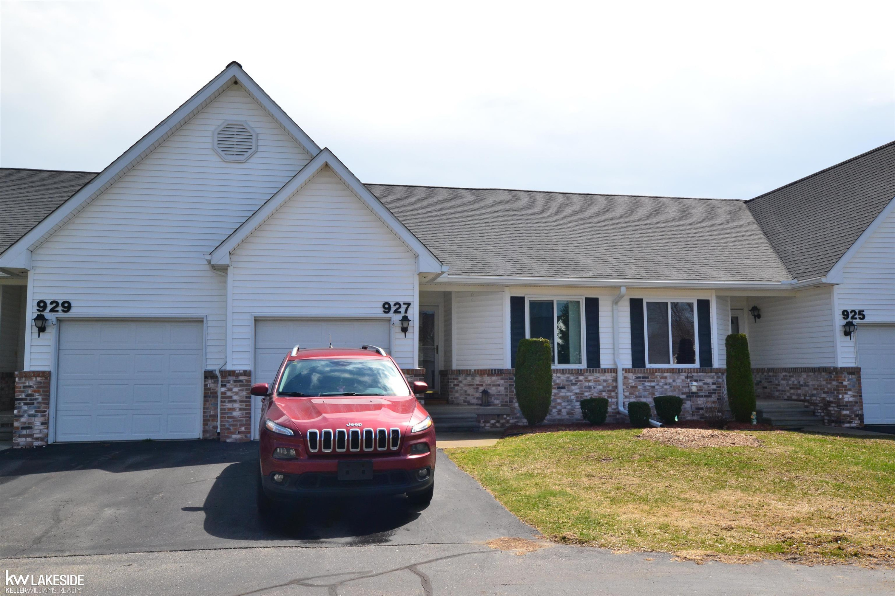 927 Lighthouse Drive, Marysville, MI 48040 — Photo 2